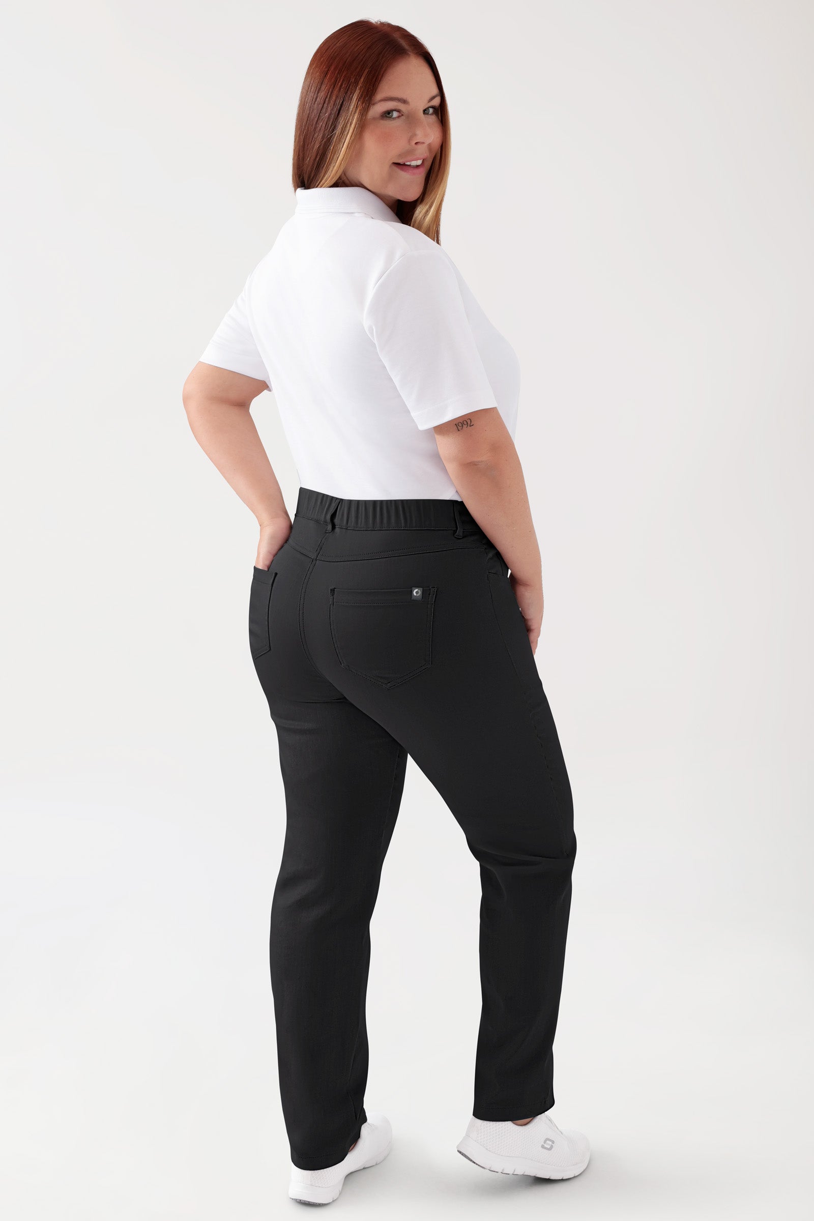 COMFY FLEX 5-pocket broek dames - rechte pijp zwart, Achterzijde view Het model is 173 cm lang en draagt maat 46