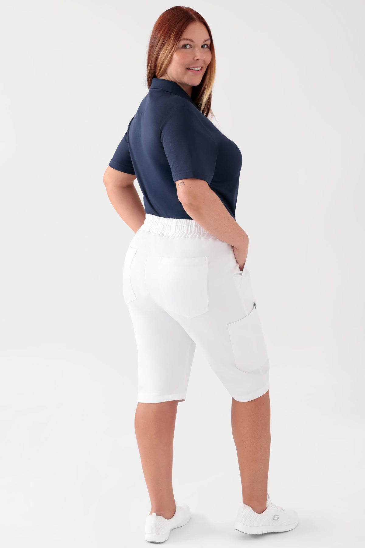 COMFY FLEX Stretch broek Unisex - bermuda wit, Achterzijde view Het model is 173 cm lang en draagt maat L