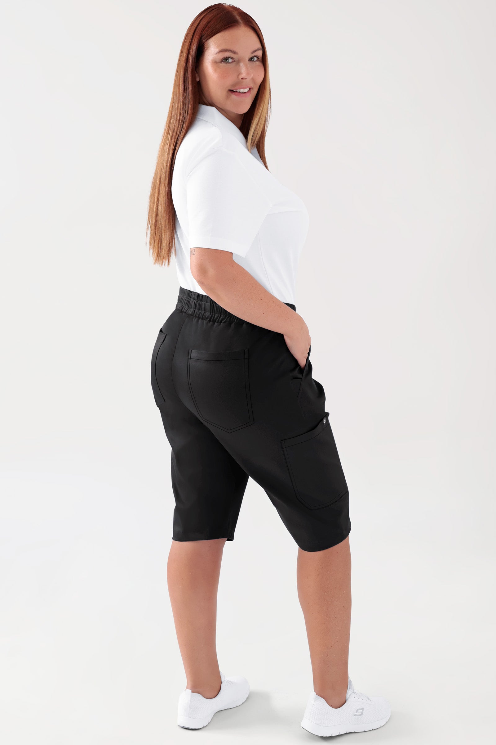 COMFY FLEX Stretch broek Unisex - bermuda zwart, Achterzijde view Het model is 173 cm lang en draagt maat L