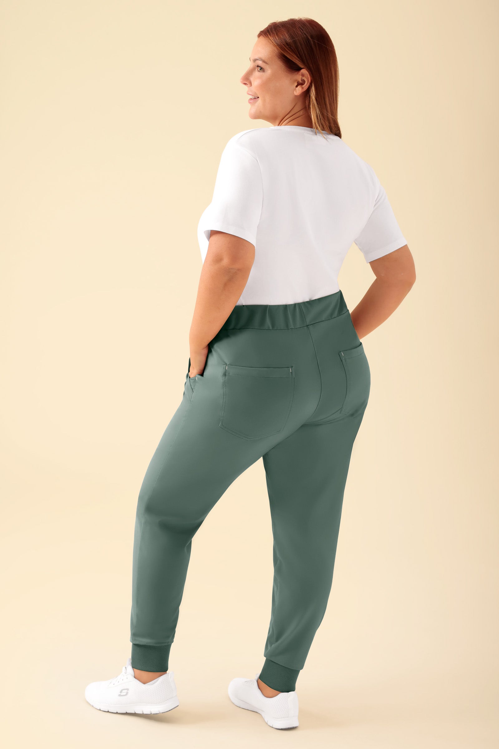 KAERE broek dames - zoom met elastische boord zonder beenzak donkergroen, Achterzijde view Het model is 173 cm lang en draagt maat XL