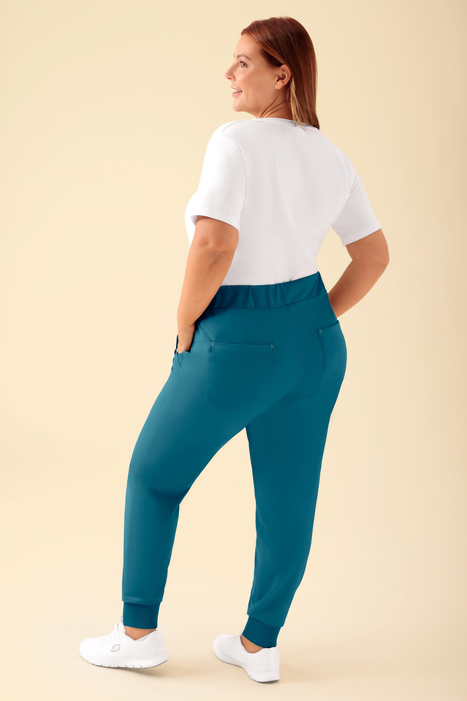 KAERE broek dames - zoom met elastische boord zonder beenzak petrol, Achterzijde view Het model is 173 cm lang en draagt maat XL