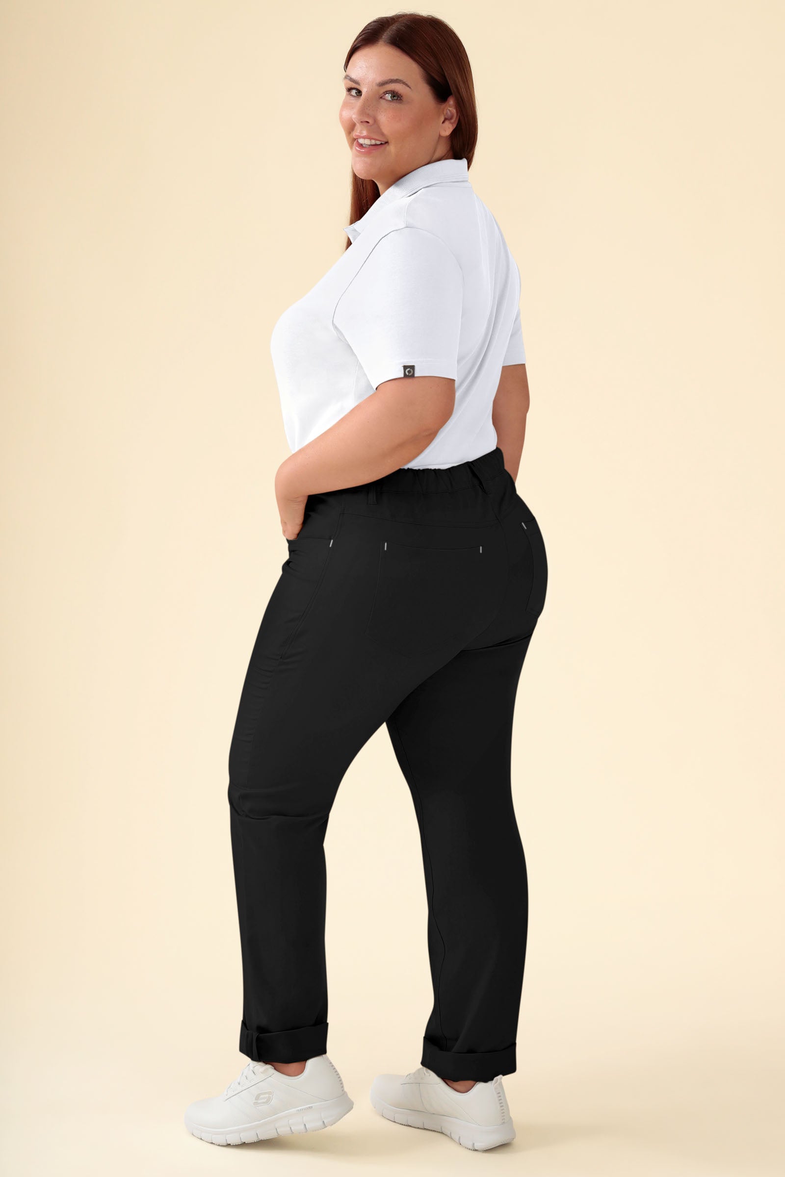 KAERE Damesbroek - 5-pocket zwart, Achterzijde view Het model is 173 cm lang en draagt maat XL