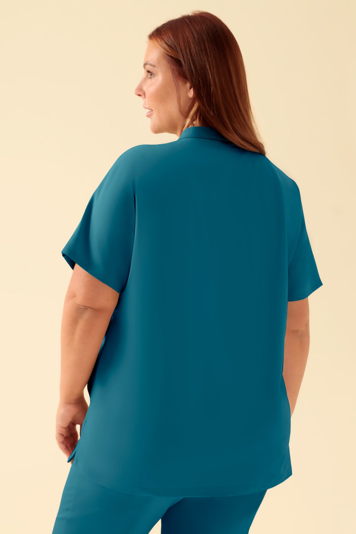 KAERE dames oversteektuniek - opstaande kraag petrol, Achterzijde view Het model is 173 cm lang en draagt maat XL