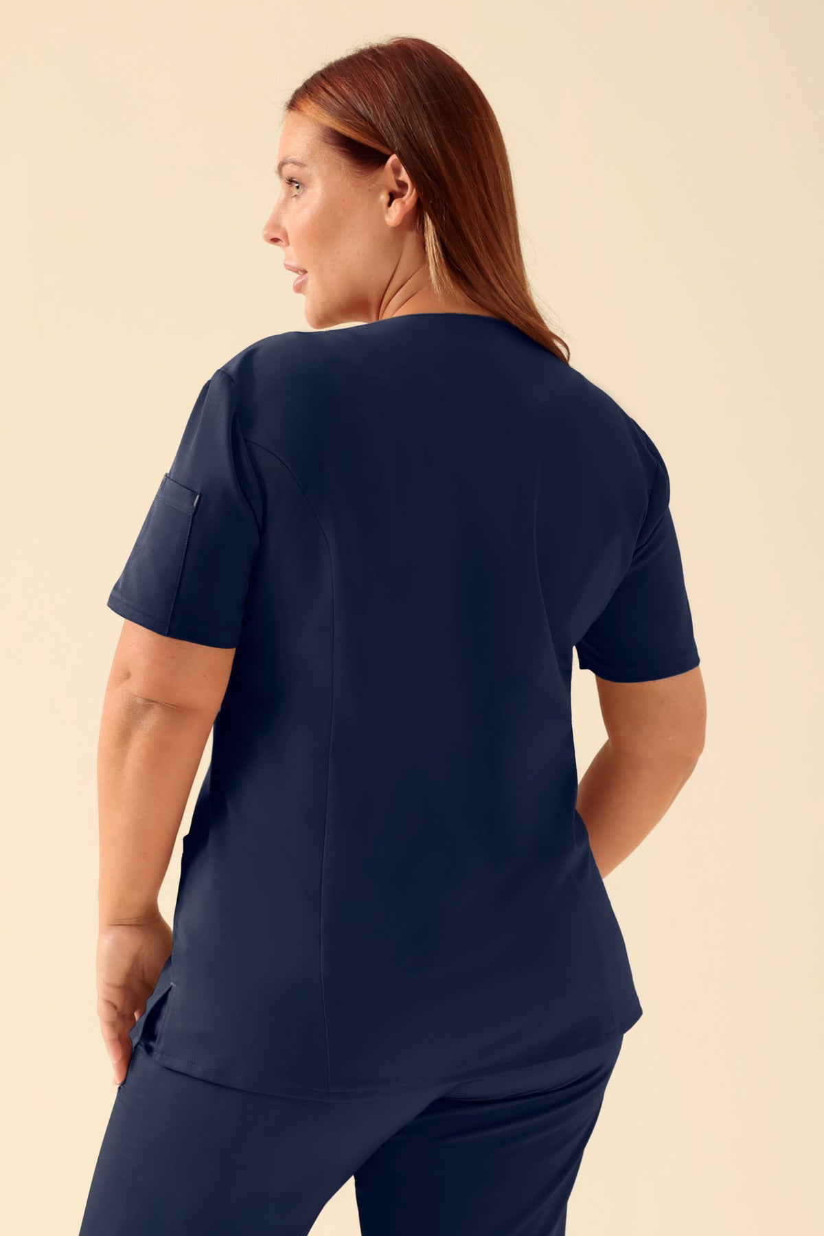 KAERE tuniek dames - drukknoopsluiting navy, Achterzijde view Het model is 173 cm lang en draagt maat XL