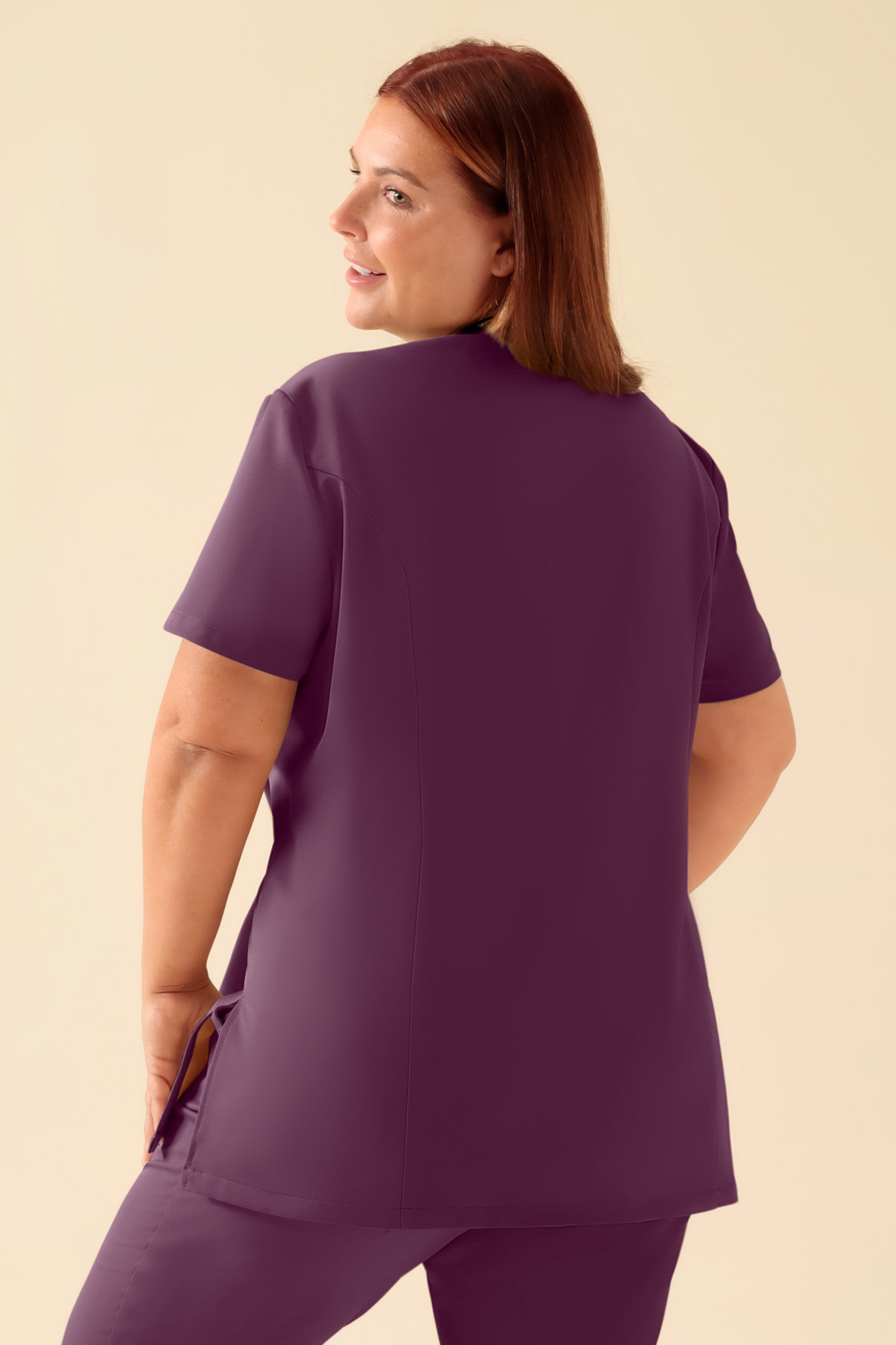 KAERE tuniek dames - asymetrische knoopsluiting pruimen, Achterzijde view Het model is 173 cm lang en draagt maat XL