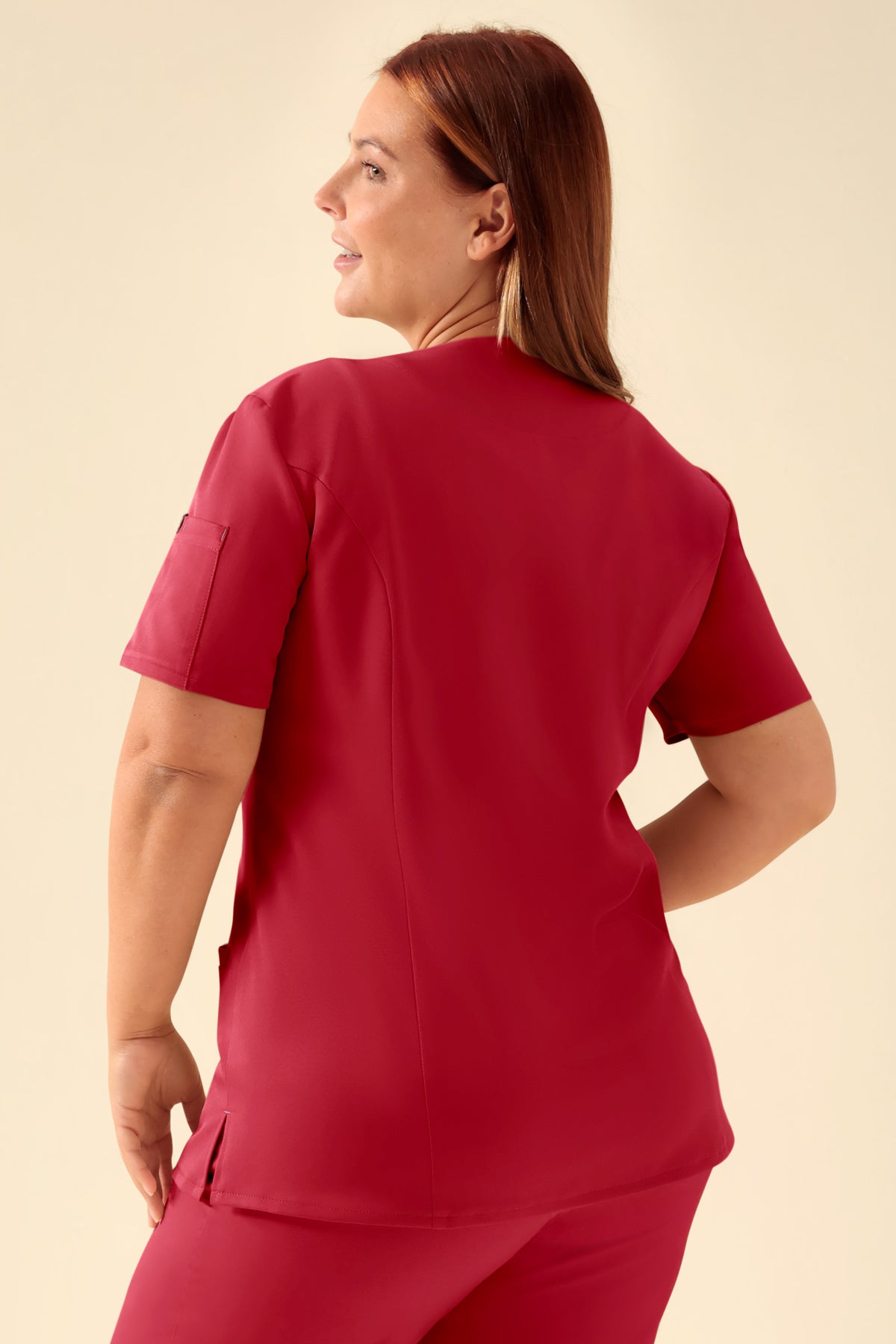KAERE tuniek dames - drukknoopsluiting rood, Achterzijde view Het model is 173 cm lang en draagt maat XL