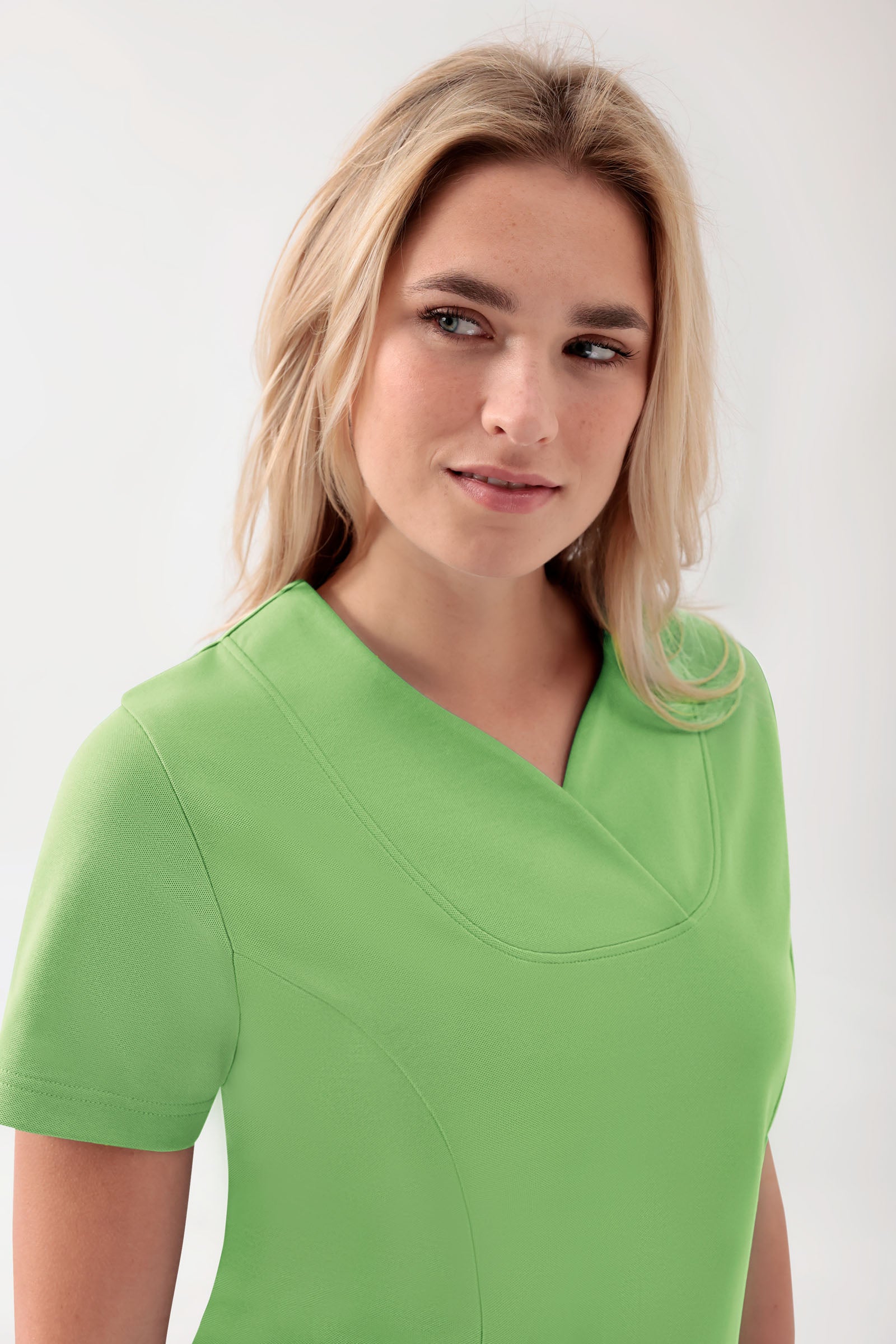 COMFY FLEX stretch oversteektuniek dames - hartvormige hals appelgroen