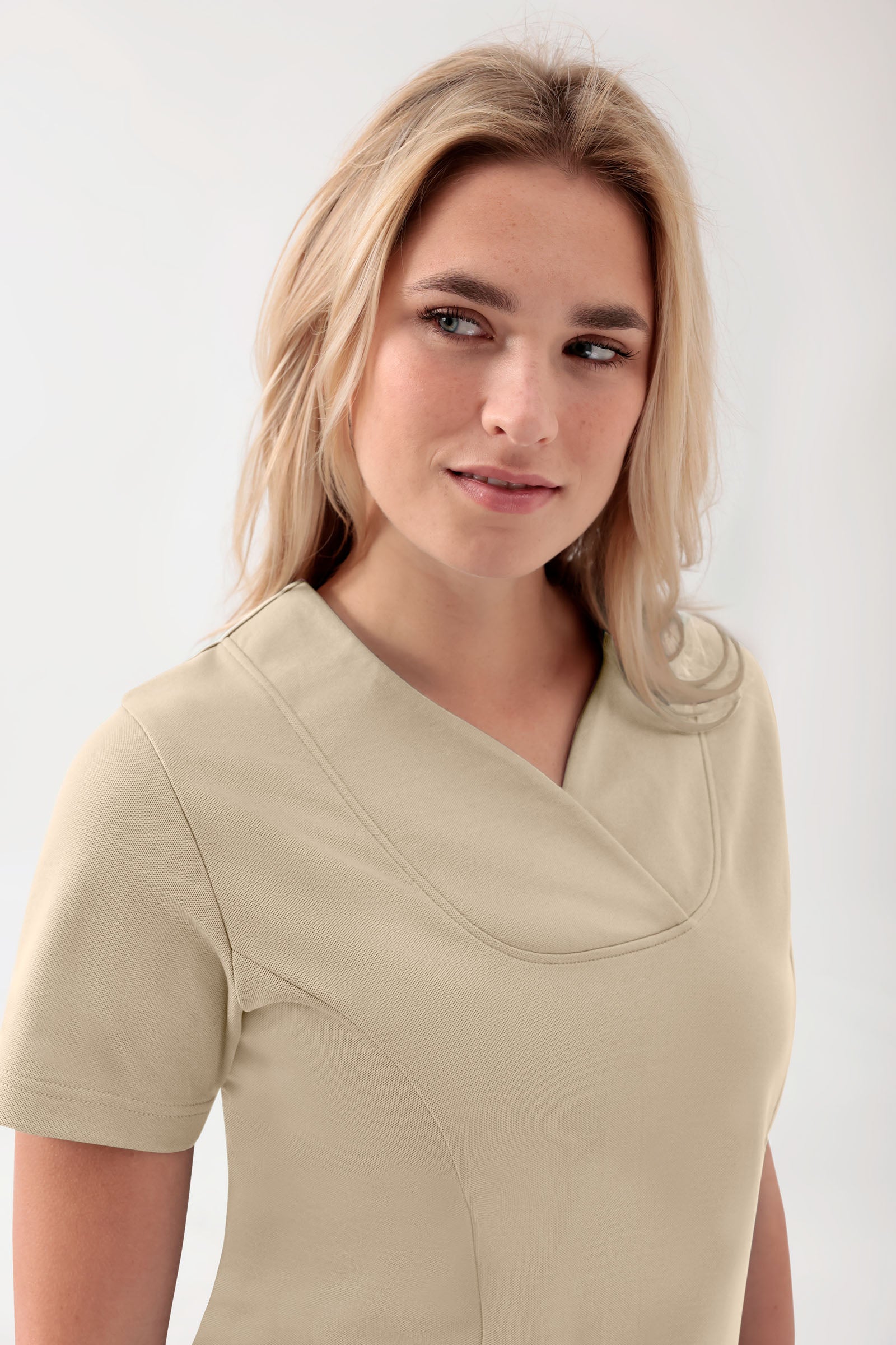 COMFY FLEX stretch oversteektuniek dames - hartvormige hals zand