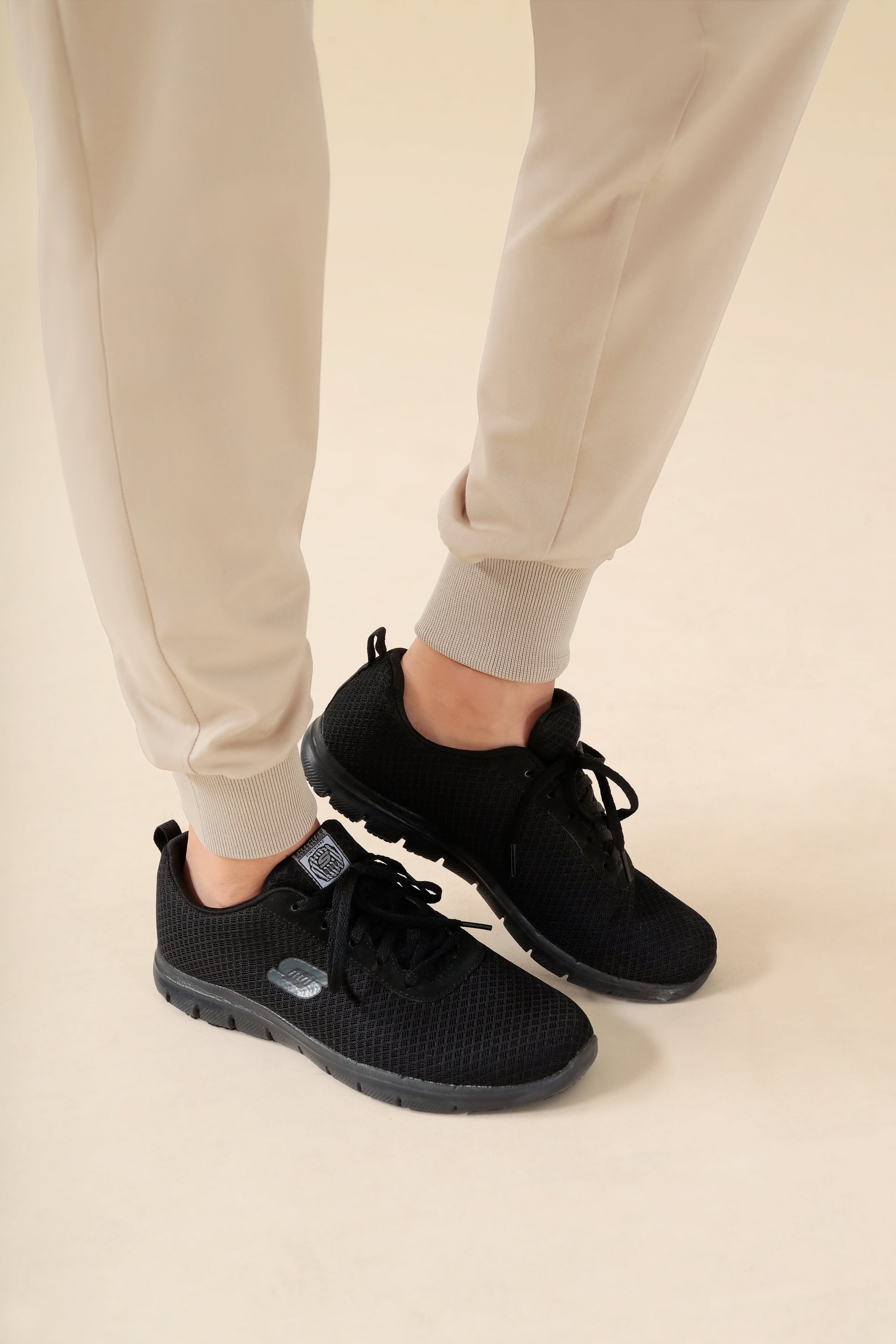 KAERE broek dames - zoom met elastische boord korte maat met beenzak zand