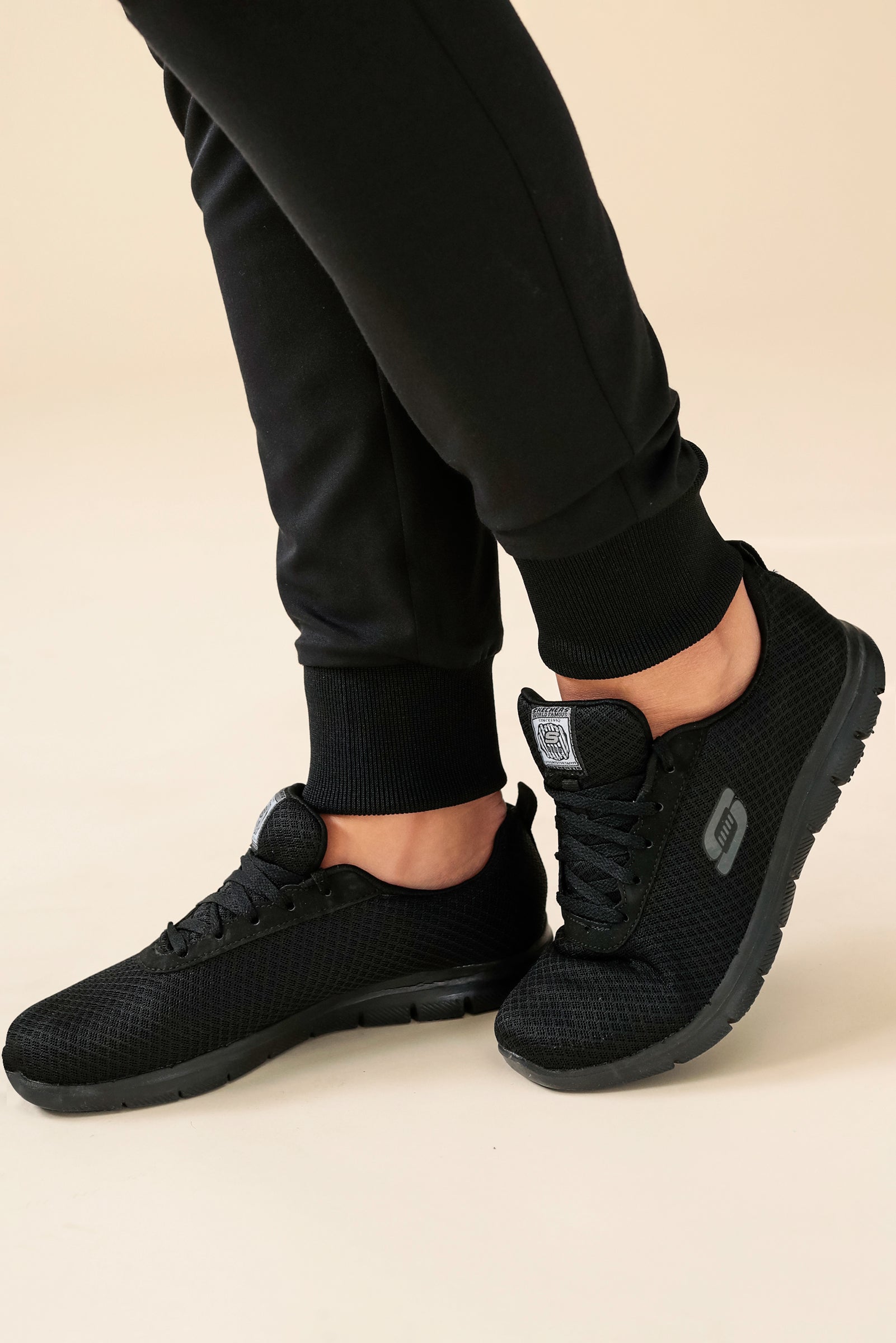 KAERE broek dames - zoom met elastische boord korte maat met beenzak zwart