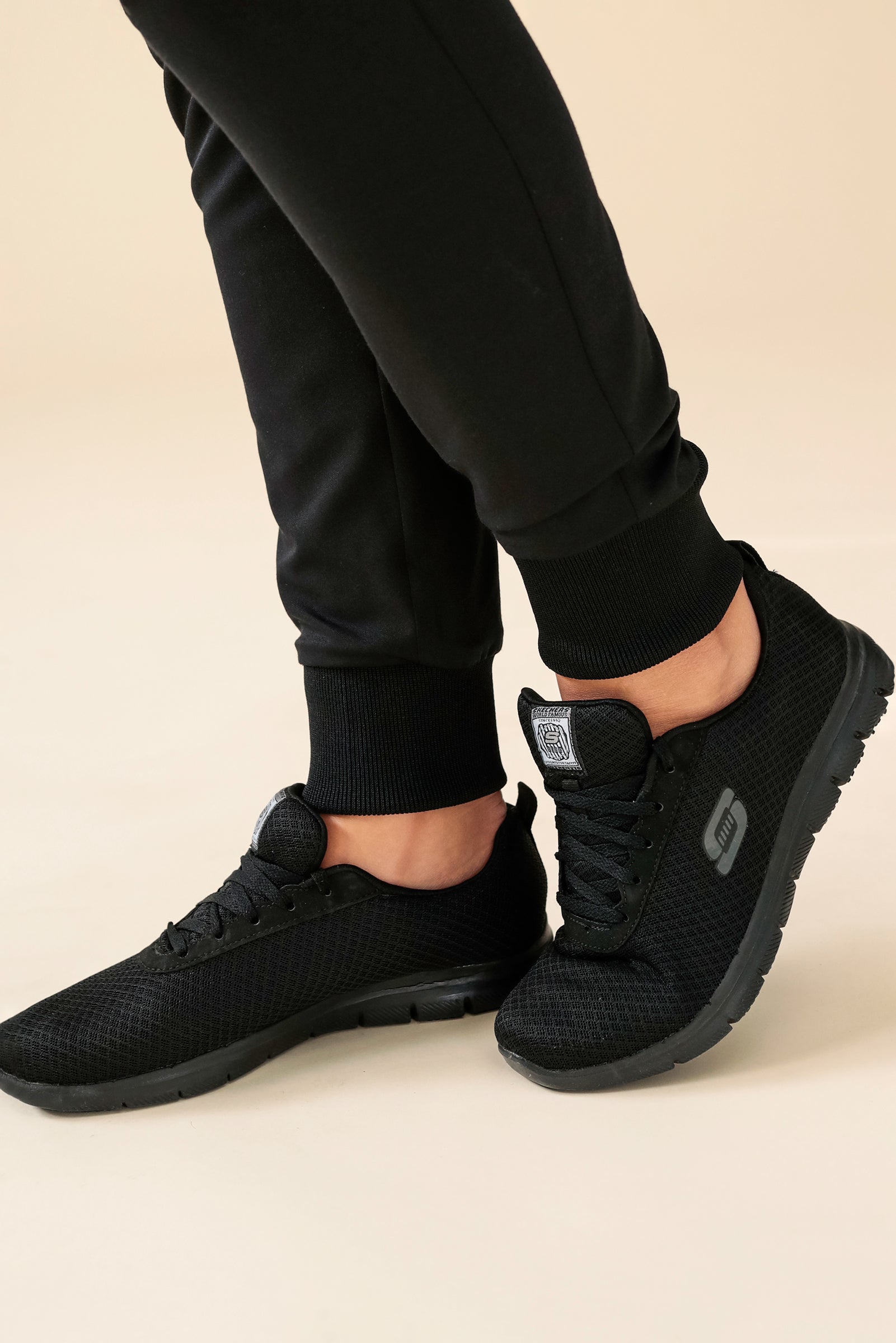 KAERE broek dames - zoom met elastische boord en beenzak zwart