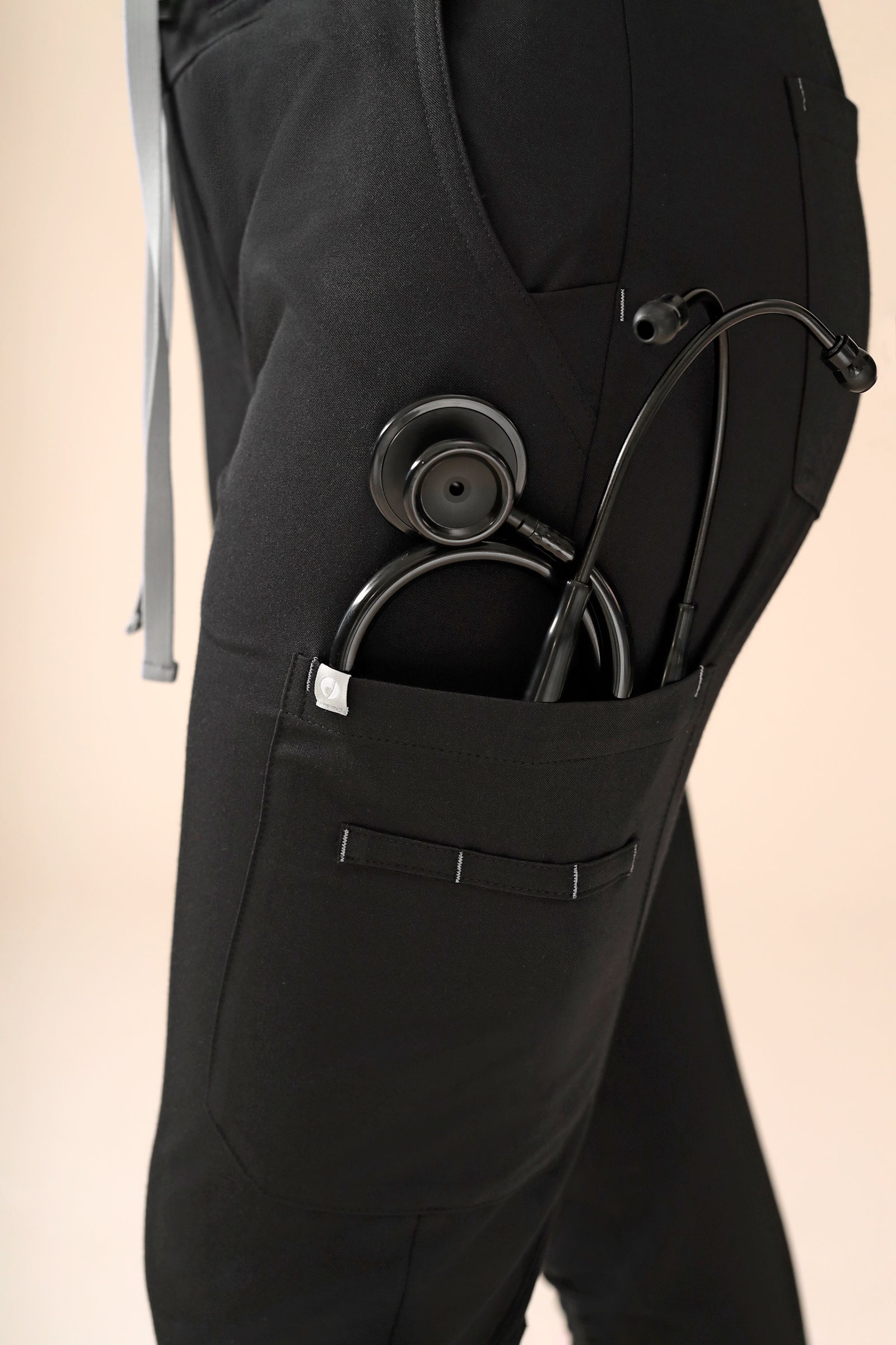 KAERE broek dames - zoom met elastische boord en beenzak zwart