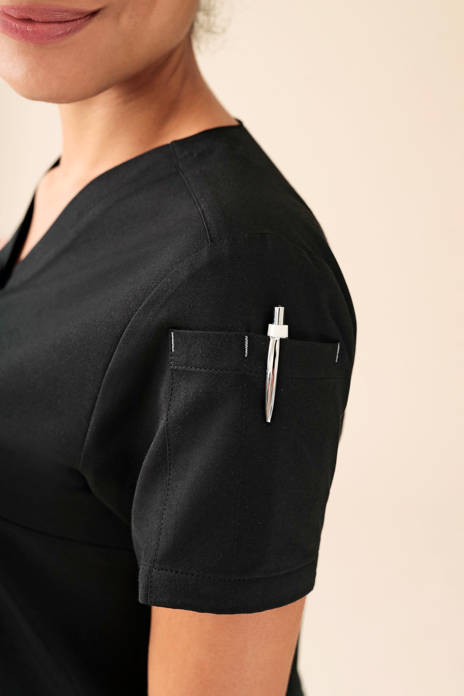 KAERE oversteektuniek dames - V-hals zwart