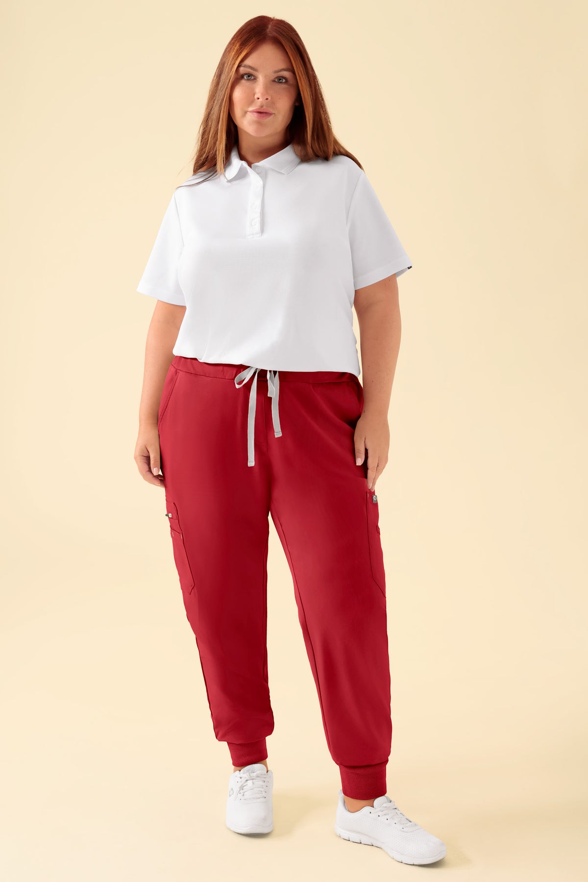 KAERE broek dames - zoom met elastische boord en beenzak rood, Voorzijde view Het model is 173 cm lang en draagt maat XL