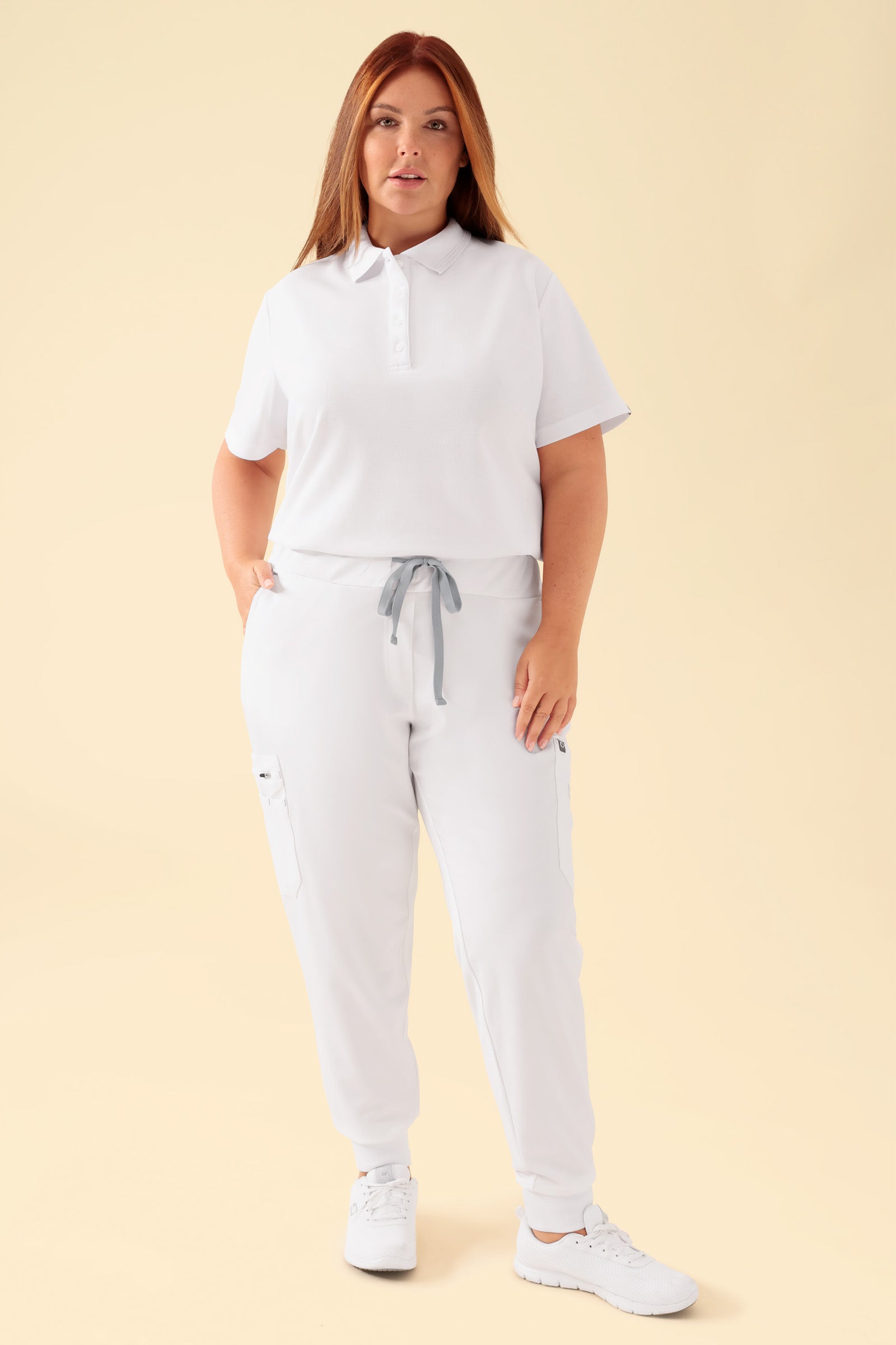KAERE broek dames - zoom met elastische boord en beenzak wit, Voorzijde view Het model is 173 cm lang en draagt maat XL