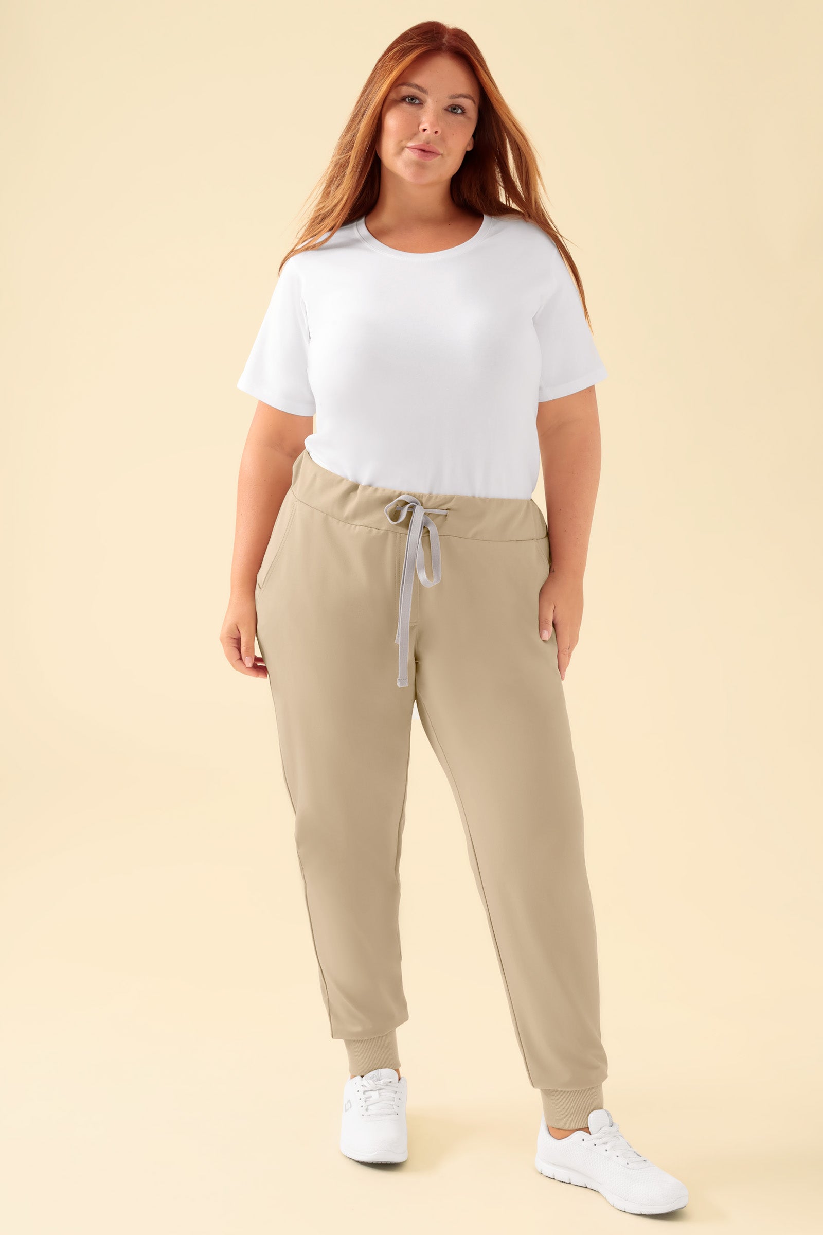 KAERE broek dames - zoom met elastische boord zonder beenzak zand, Voorzijde view Het model is 173 cm lang en draagt maat XL