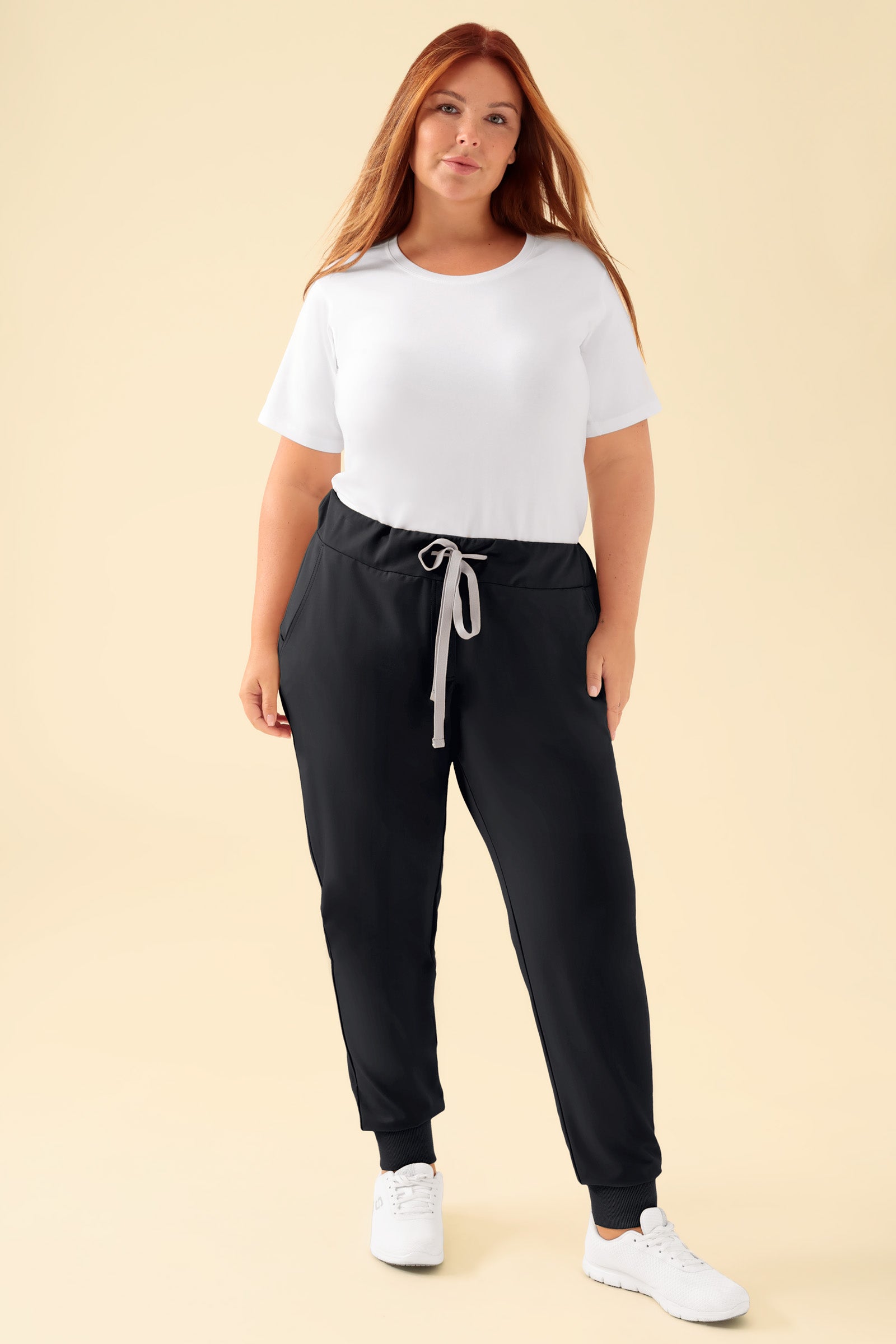 KAERE broek dames - zoom met elastische boord zonder beenzak zwart, Voorzijde view Het model is 173 cm lang en draagt maat XL