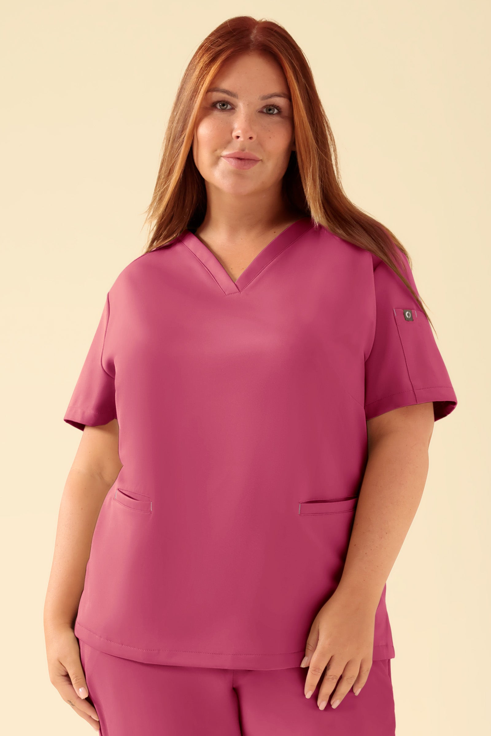 KAERE oversteektuniek dames - V-hals oud rose, Voorzijde view Het model is 173 cm lang en draagt maat XL