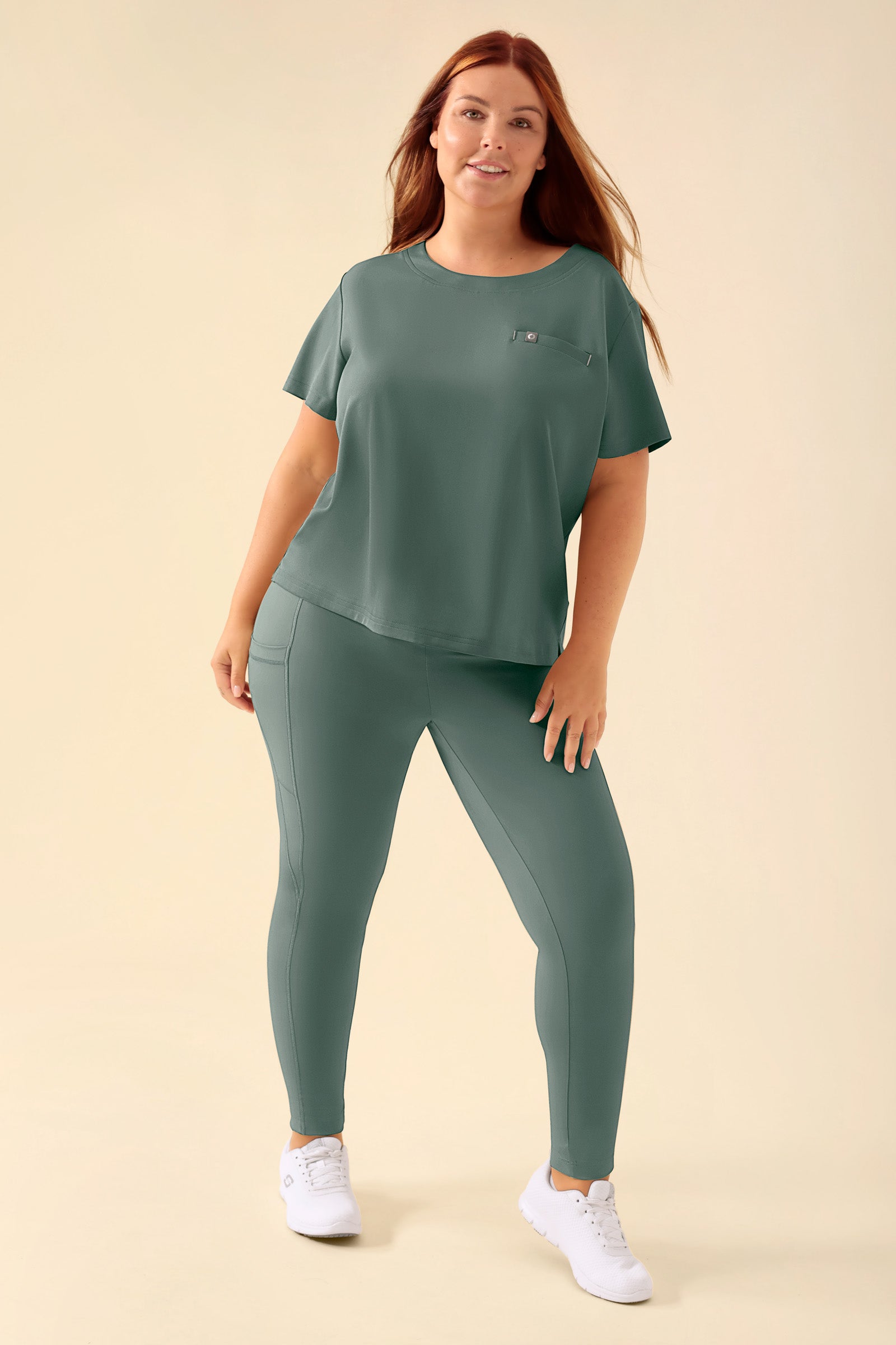 KAERE Leggings dames - super elastisch donkergroen, Voorzijde view Het model is 173 cm lang en draagt maat XL