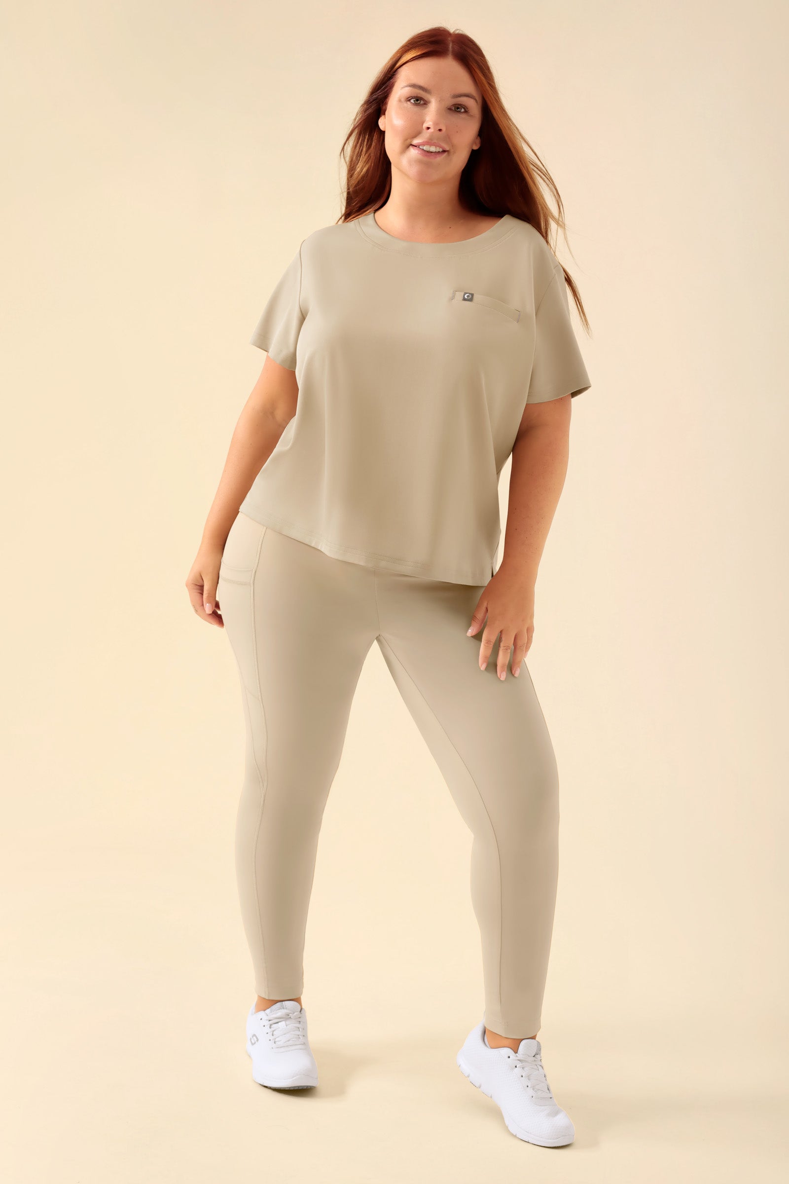 KAERE Leggings dames - super elastisch zand, Voorzijde view Het model is 173 cm lang en draagt maat XL