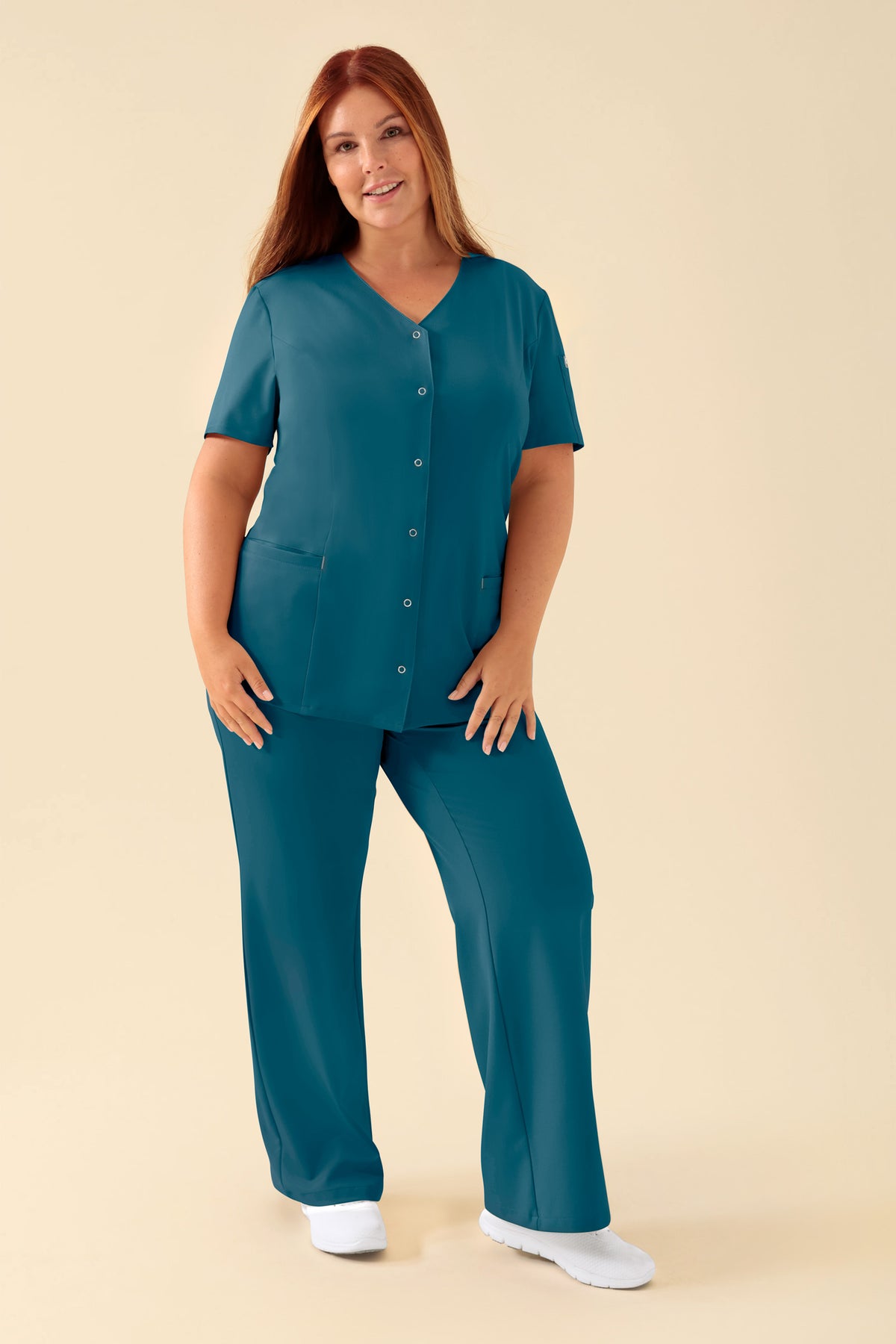 KAERE tuniek dames - drukknoopsluiting petrol, Voorzijde view Het model is 173 cm lang en draagt maat XL