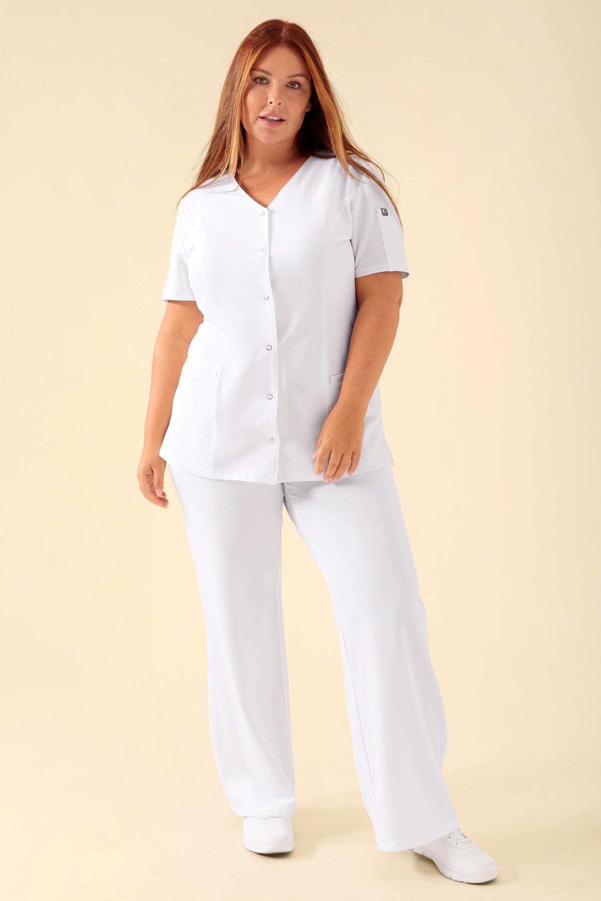 KAERE tuniek dames - drukknoopsluiting wit, Voorzijde view Het model is 173 cm lang en draagt maat XL