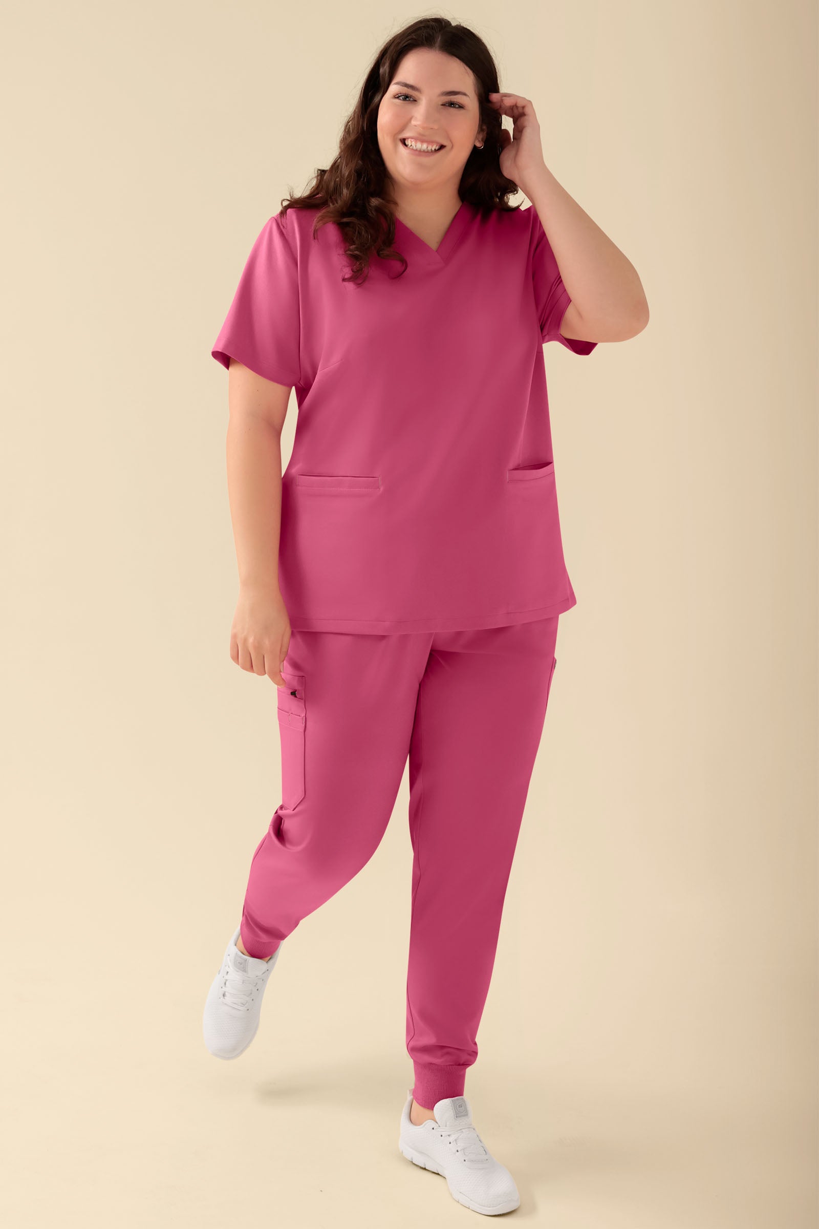 KAERE oversteektuniek dames - V-hals oud rose, Voorzijde view Het model is 174 cm lang en draagt maat XL