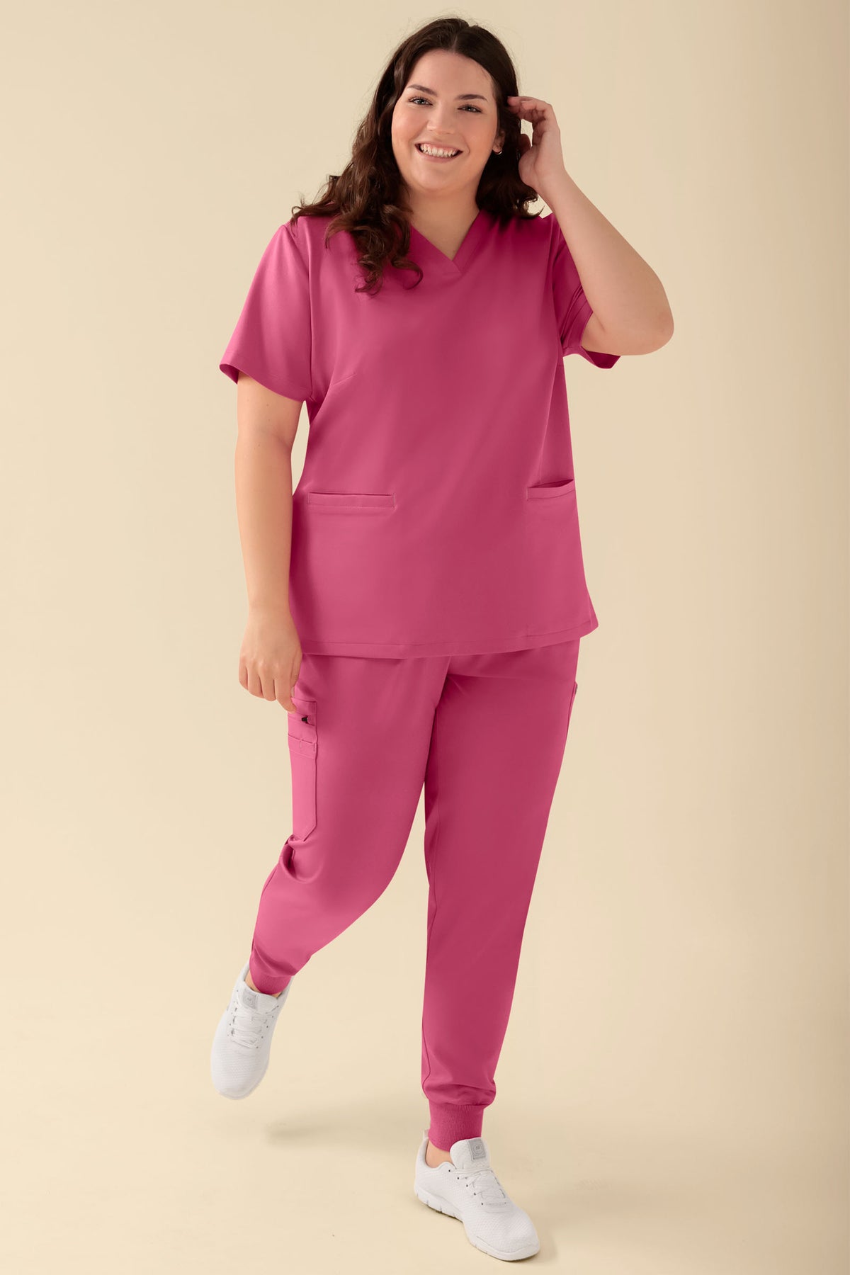 KAERE oversteektuniek dames - V-hals oud rose, Voorzijde view Het model is 174 cm lang en draagt maat XL