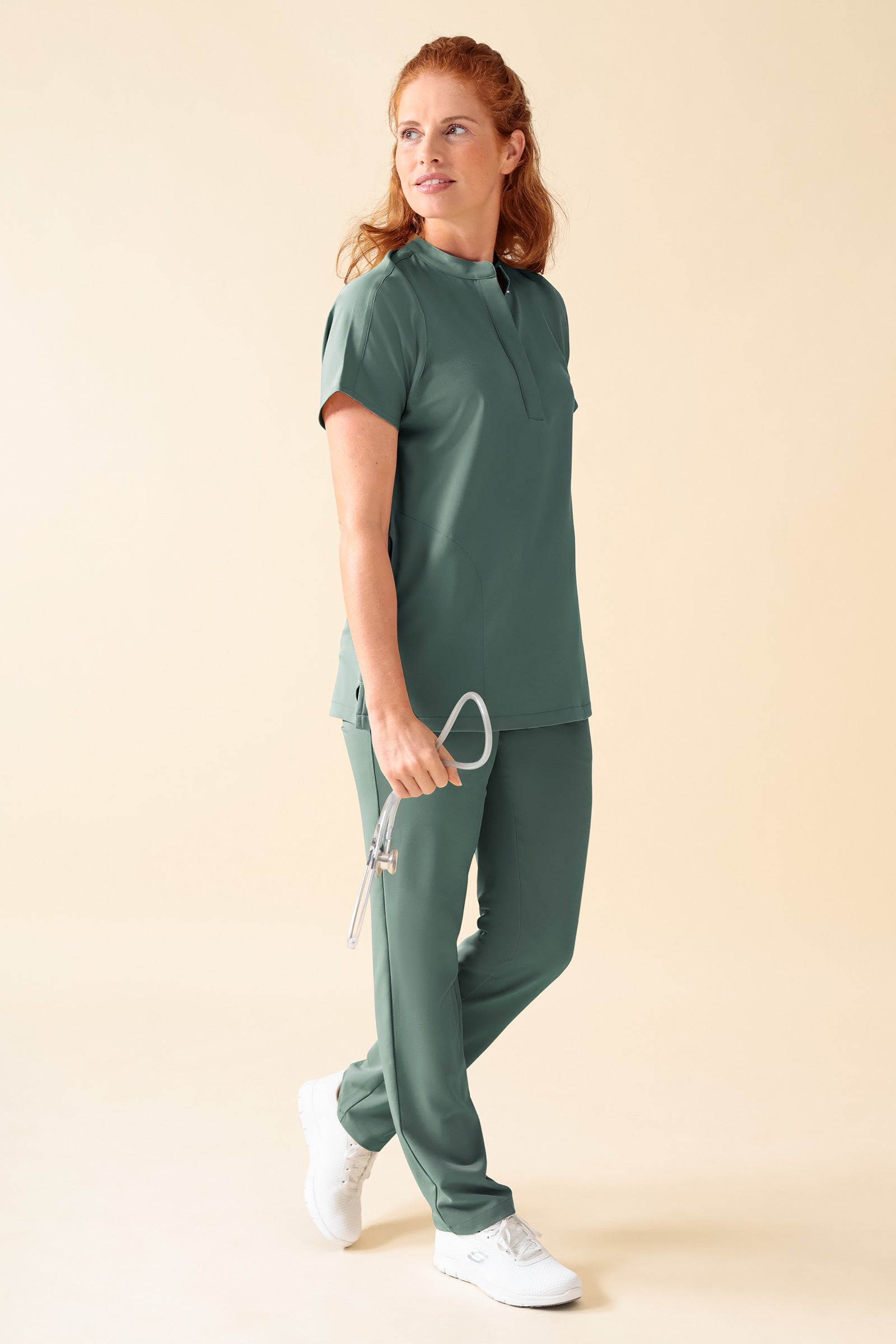 KAERE broek dames - zonder beenzak donkergroen, Voorzijde view Het model is 175 cm lang en draagt maat S
