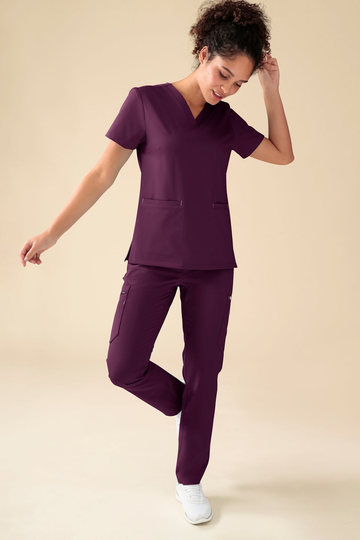 KAERE broek dames - met beenzak pruimen, Voorzijde view Het model is 176 cm lang en draagt maat S