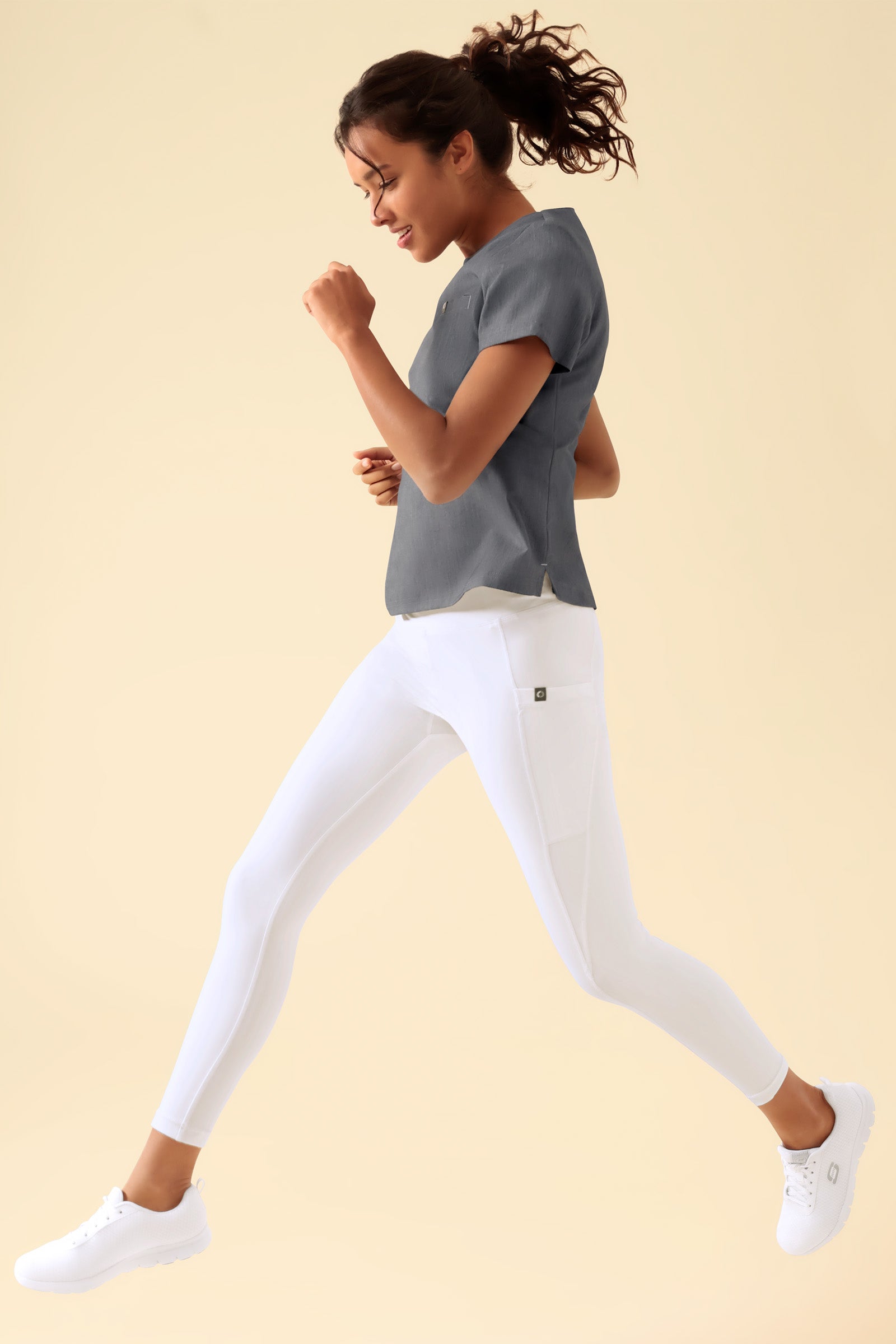 KAERE Leggings dames - super elastisch wit, Voorzijde view Het model is 176 cm lang en draagt maat S