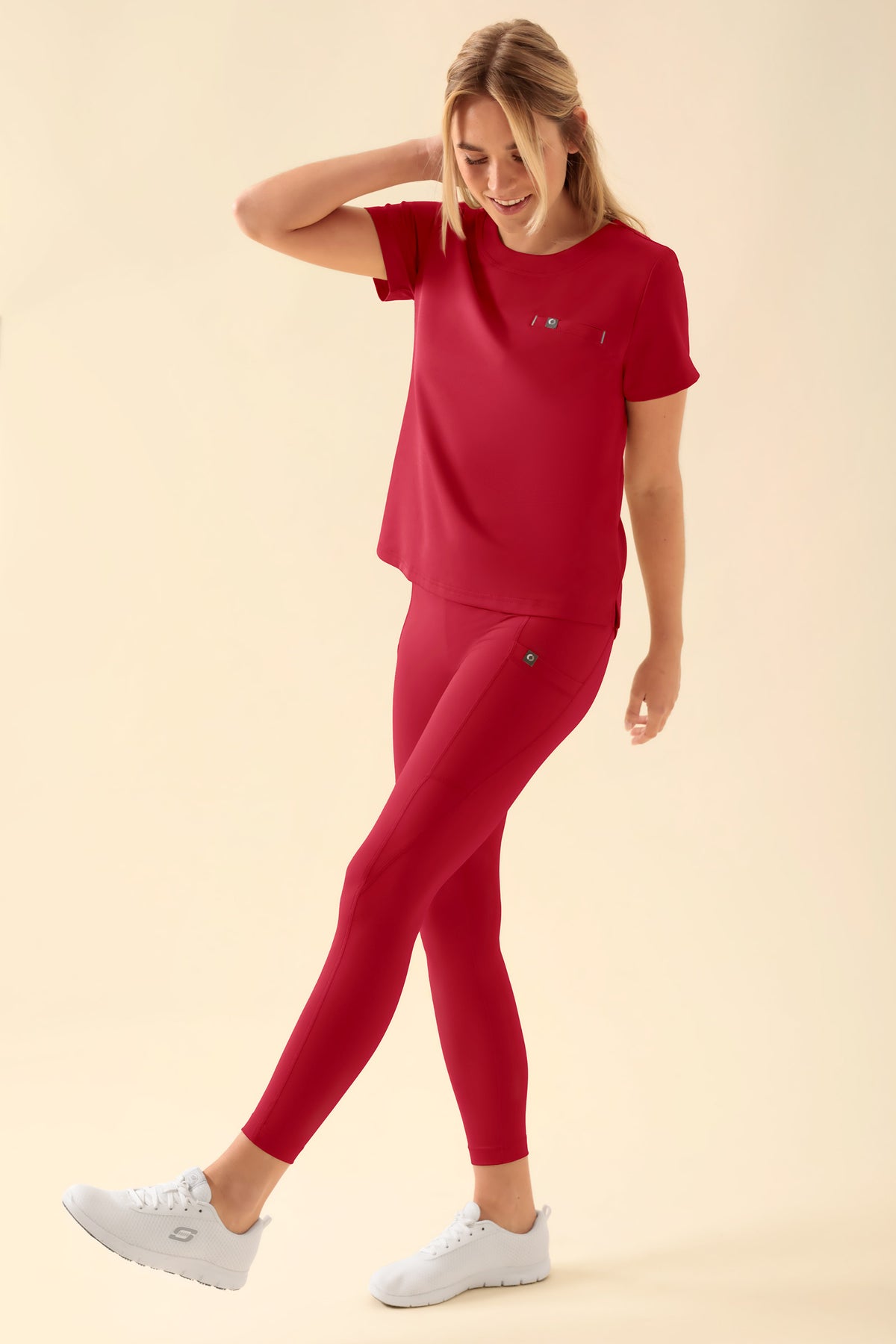 KAERE Leggings dames - super elastisch rood, Voorzijde view Het model is 177 cm lang en draagt maat S