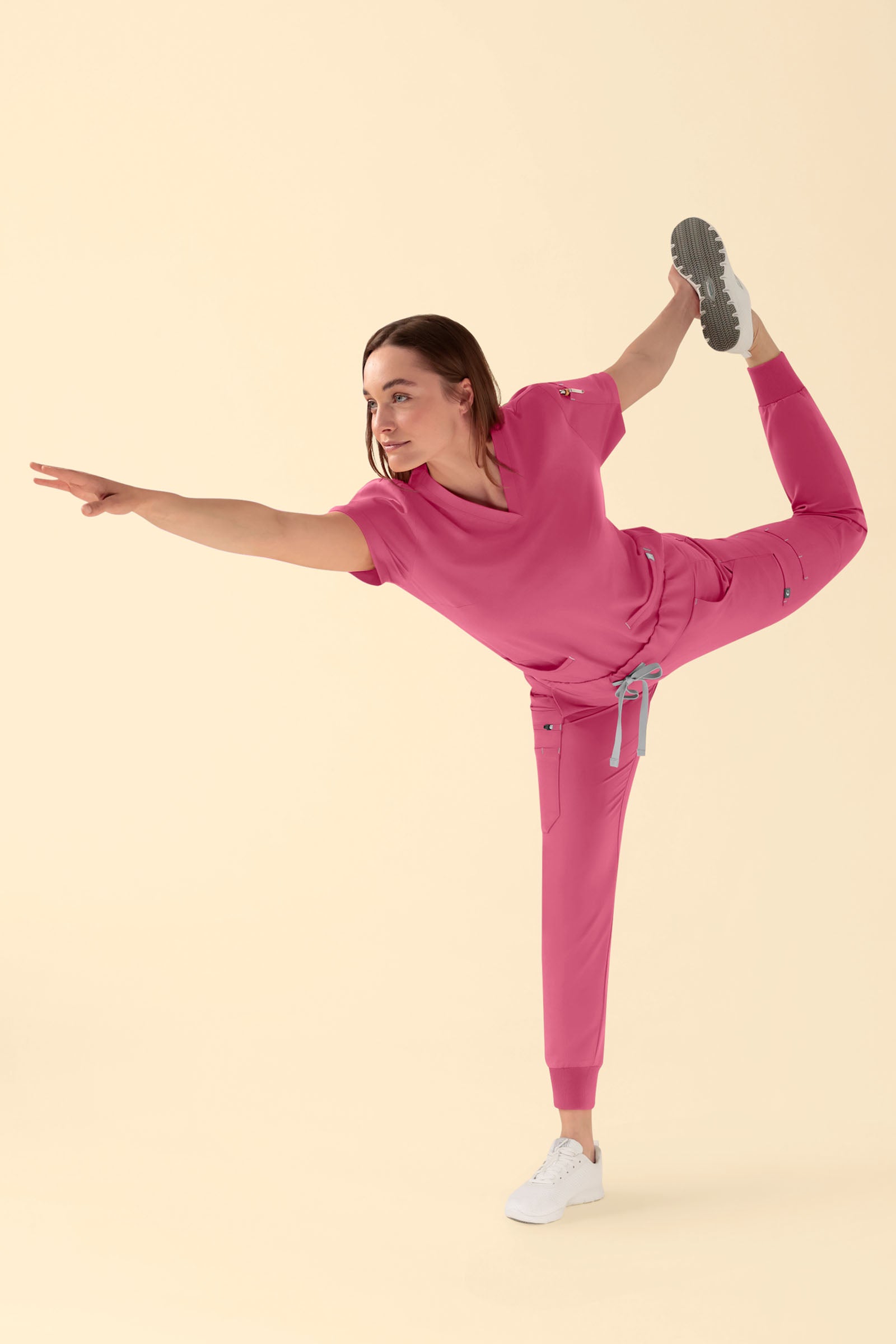 KAERE oversteektuniek dames - V-hals oud rose, Voorzijde view Het model is 177 cm lang en draagt maat S