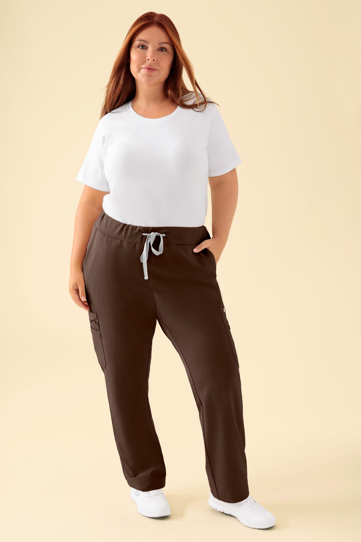 KAERE broek dames - rechte zoom coffee, Voorzijde view Het model is 173 cm lang en draagt maat XL