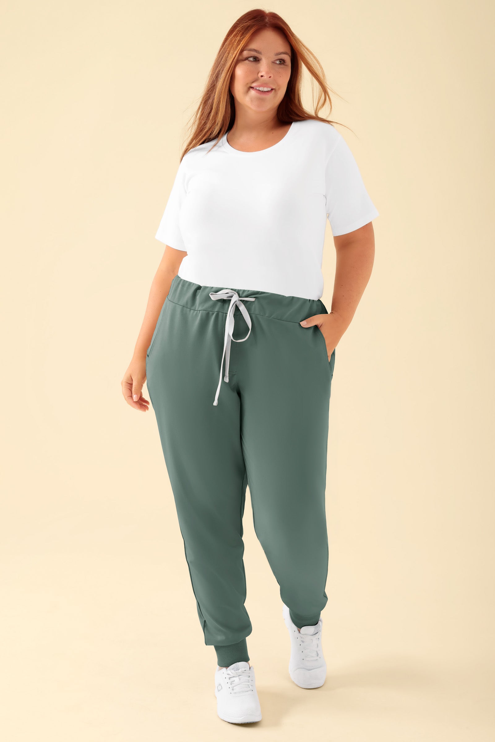 KAERE broek dames - zoom met elastische boord zonder beenzak donkergroen, Voorzijde view Het model is 173 cm lang en draagt maat XL