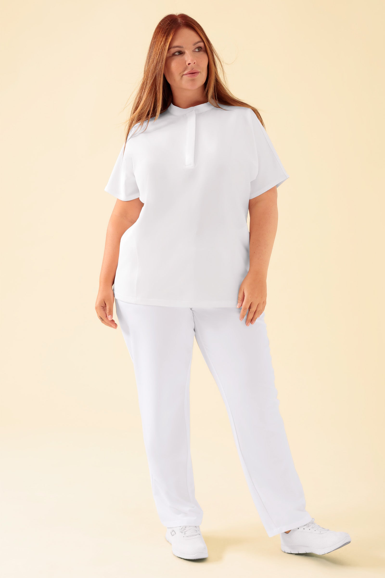 KAERE dames oversteektuniek - opstaande kraag wit, Voorzijde view Het model is 173 cm lang en draagt maat XL