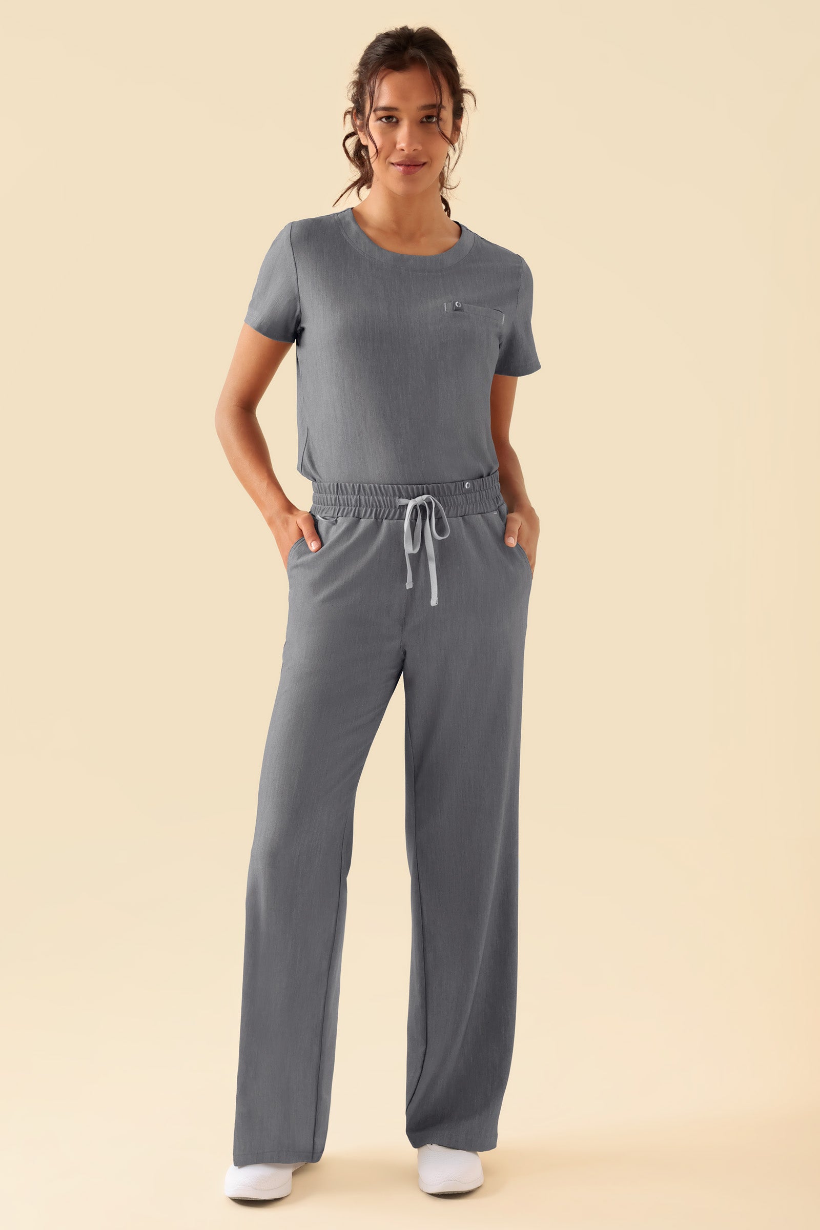 KAERE shirt dames - ronde hals grijs melange, Voorzijde view Het model is 176 cm lang en draagt maat S