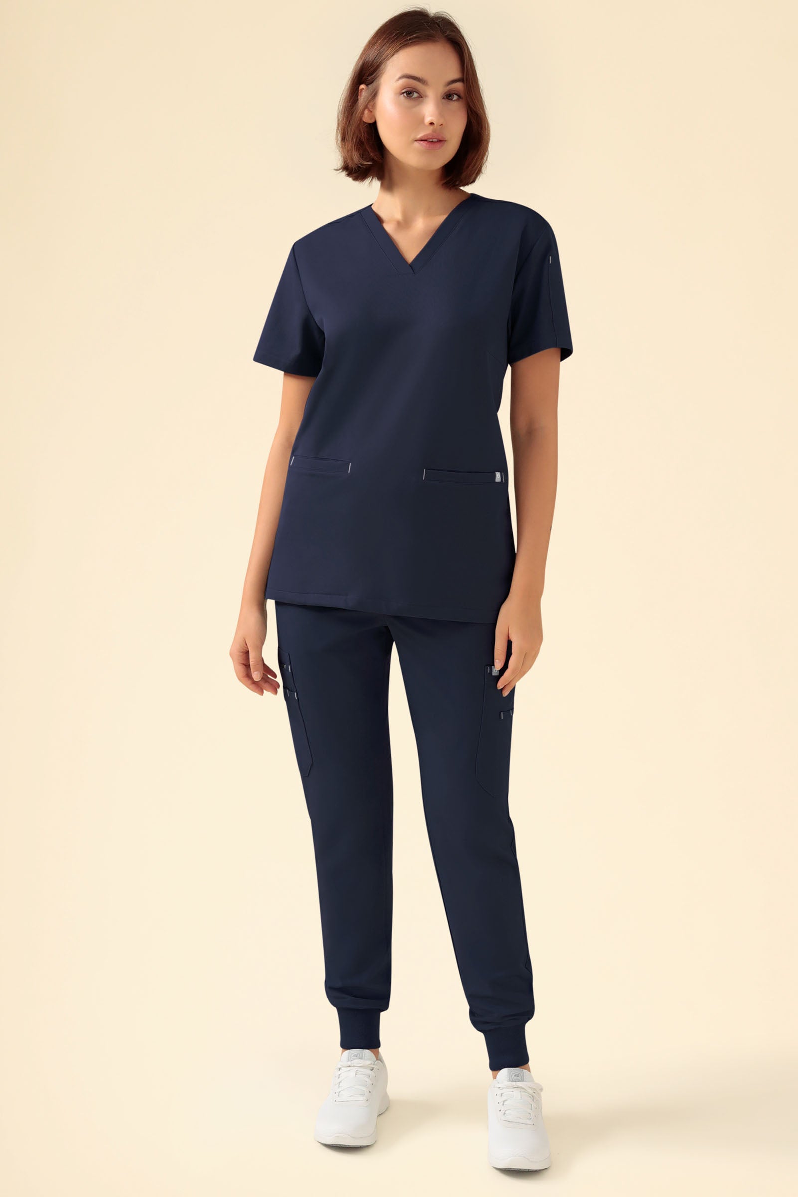 KAERE broek dames - zoom met elastische boord en beenzak navy, Voorzijde view Het model is 177 cm lang en draagt maat S