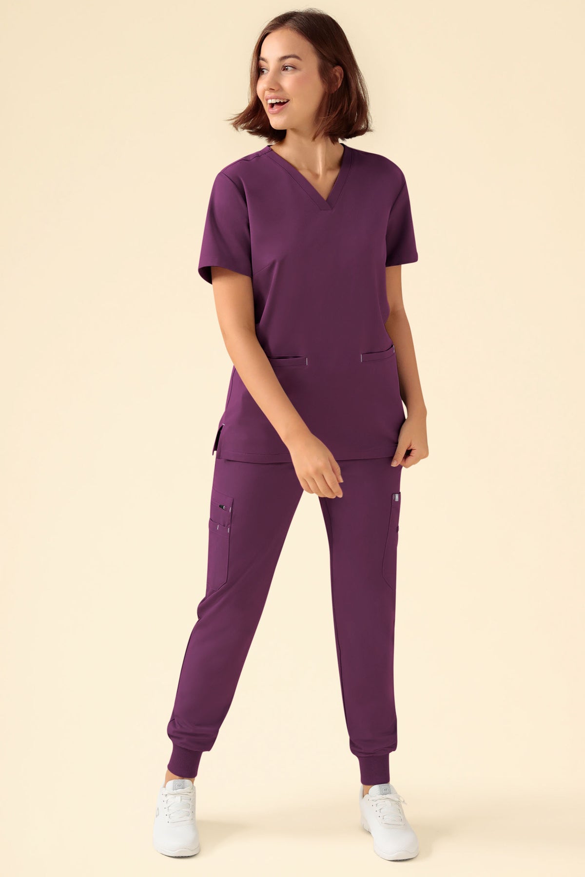KAERE broek dames - zoom met elastische boord en beenzak pruimen, Voorzijde view Het model is 177 cm lang en draagt maat S