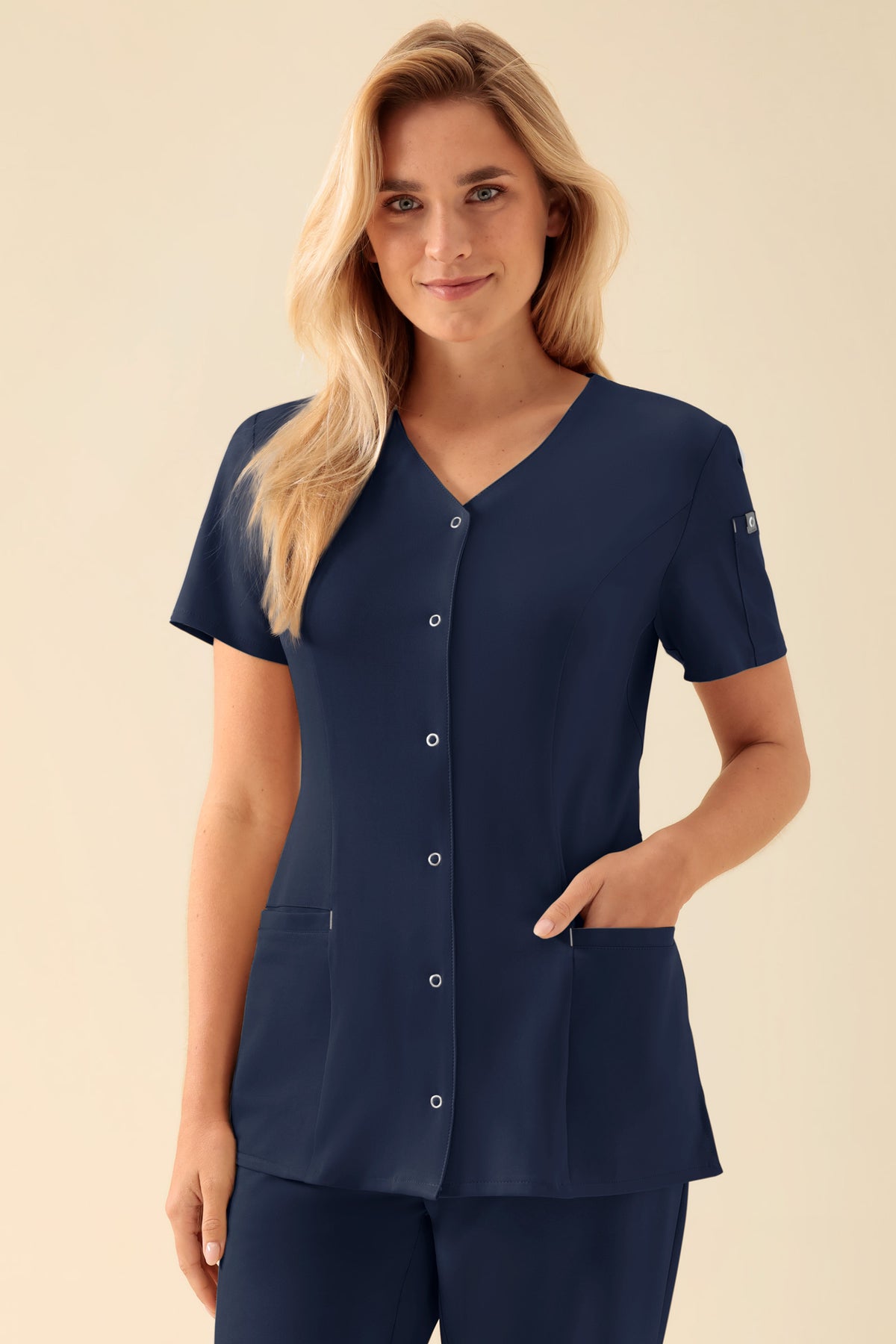 KAERE tuniek dames - drukknoopsluiting navy, Voorzijde view Het model is 177 cm lang en draagt maat S