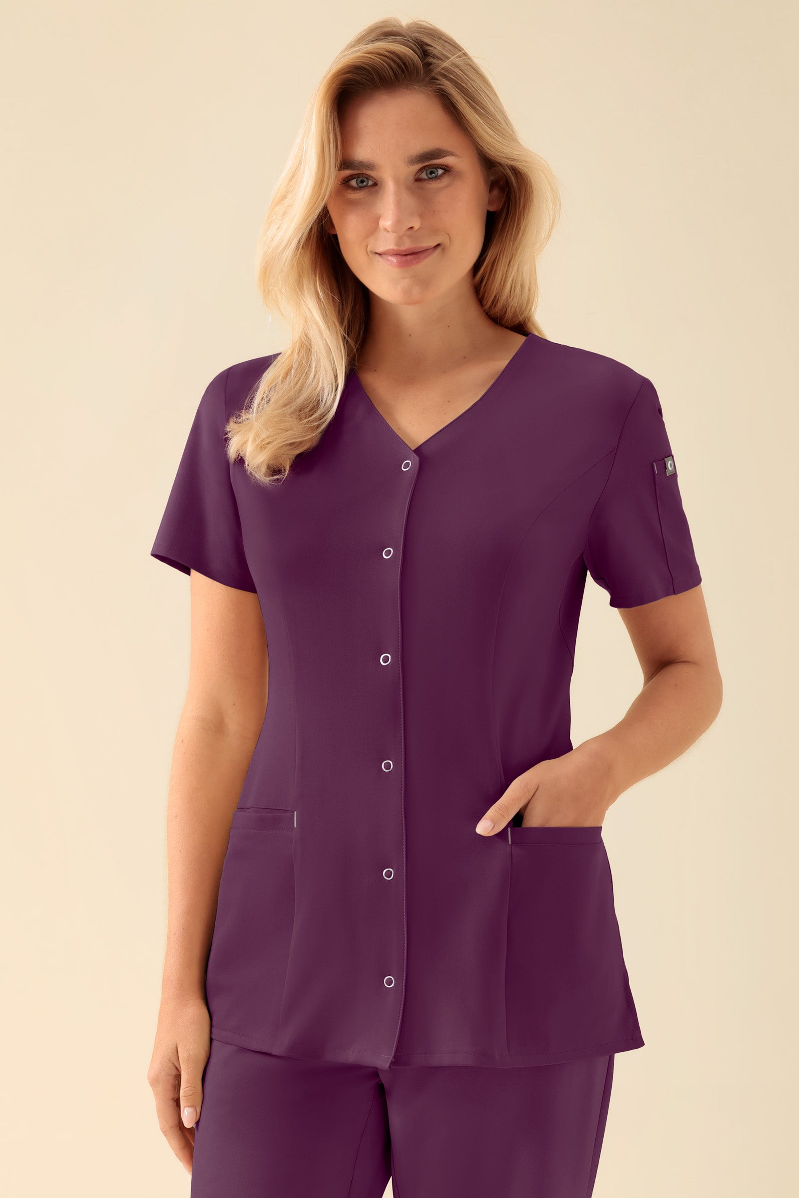 KAERE tuniek dames - drukknoopsluiting pruimen, Voorzijde view Het model is 177 cm lang en draagt maat S