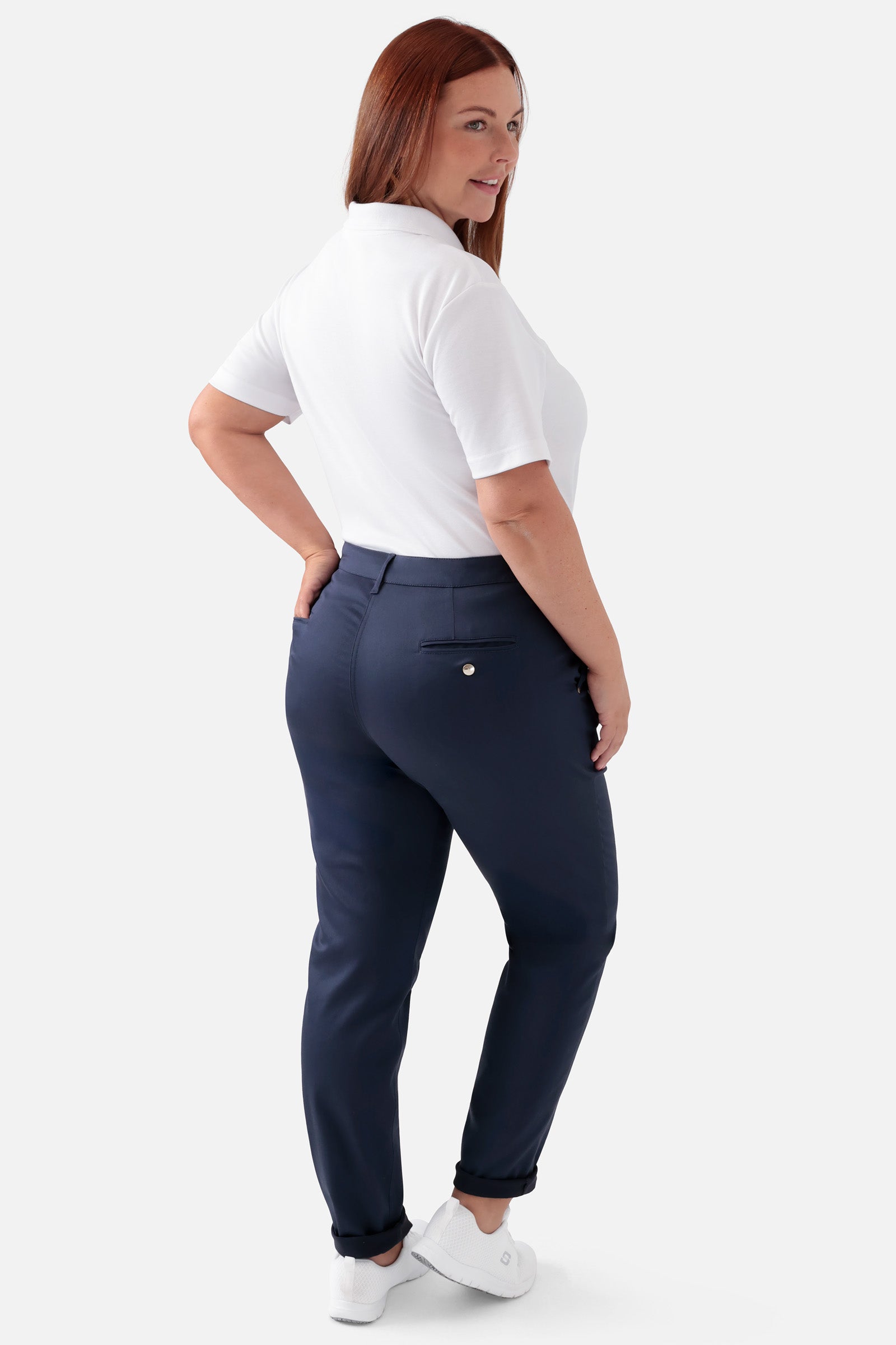 COMFY FLEX broek dames - chino stijl navy, Achterzijde view Het model is 173 cm lang en draagt maat 46
