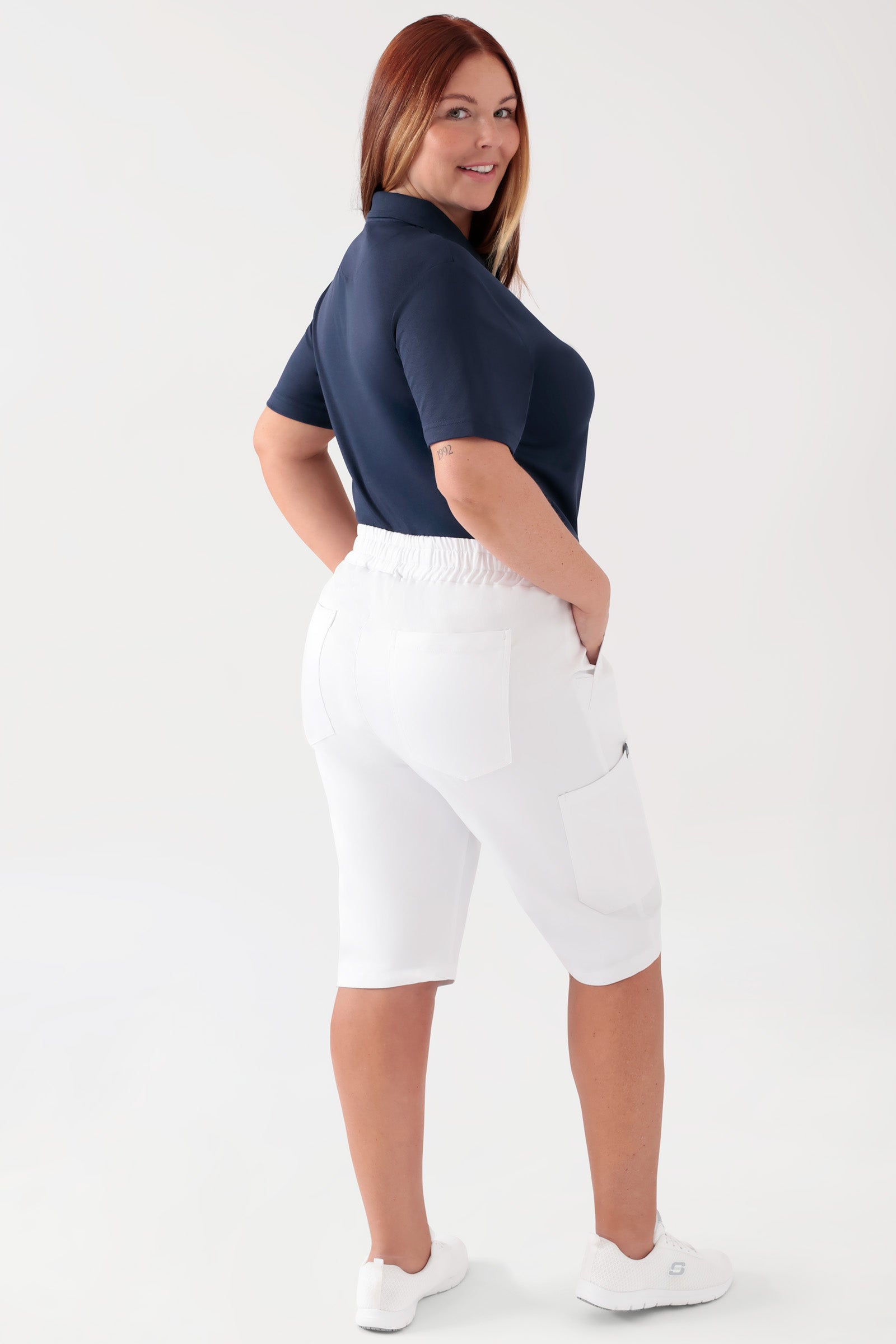COMFY FLEX Stretch broek Unisex - bermuda wit, Achterzijde view Het model is 173 cm lang en draagt maat L
