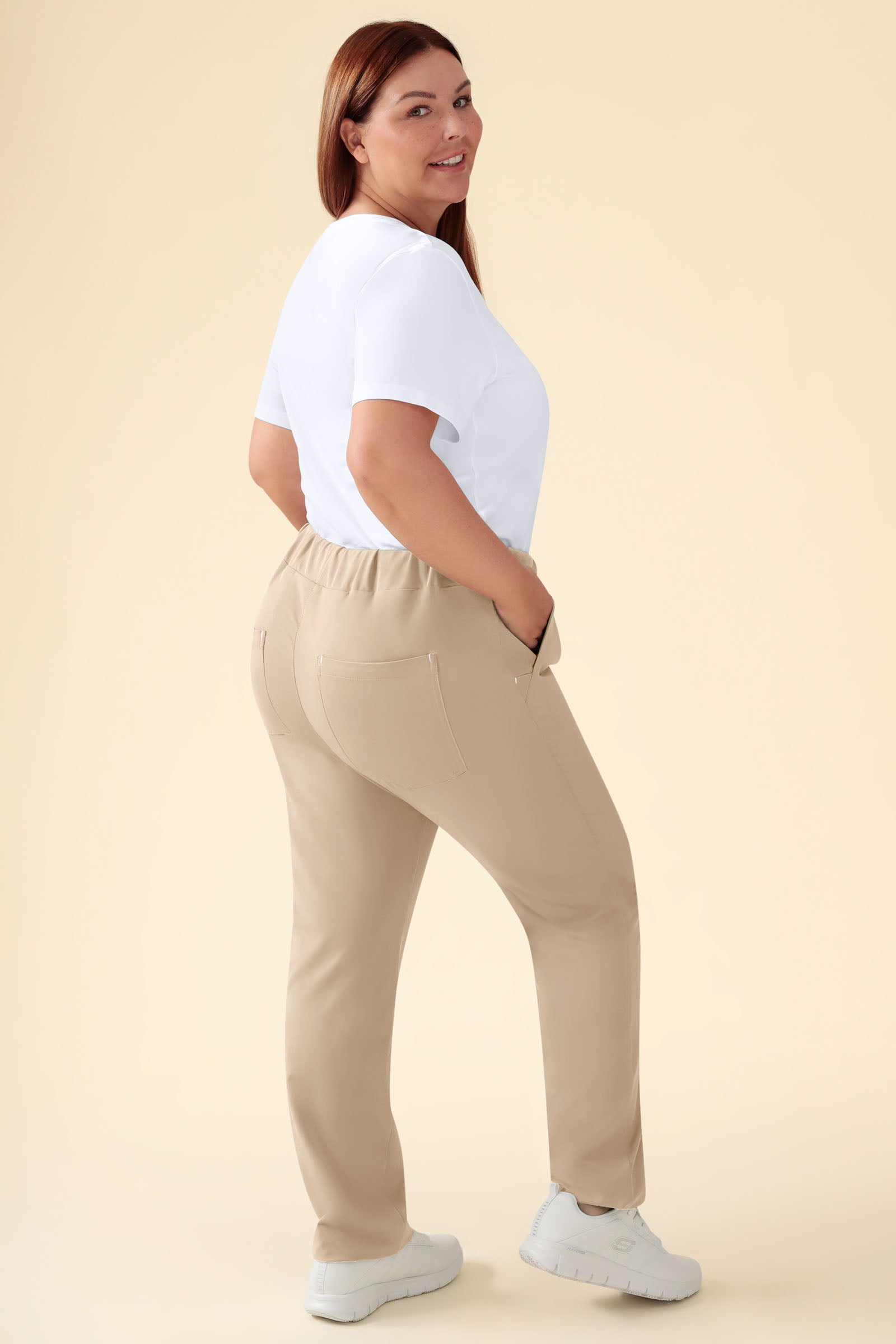 KAERE broek dames - zonder beenzak zand, Achterzijde view Het model is 173 cm lang en draagt maat XL