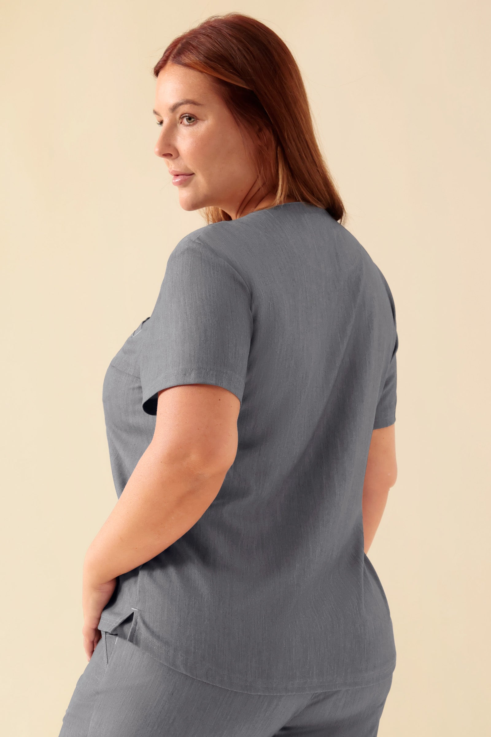 KAERE shirt dames - ronde hals grijs melange, Achterzijde view Het model is 173 cm lang en draagt maat XL