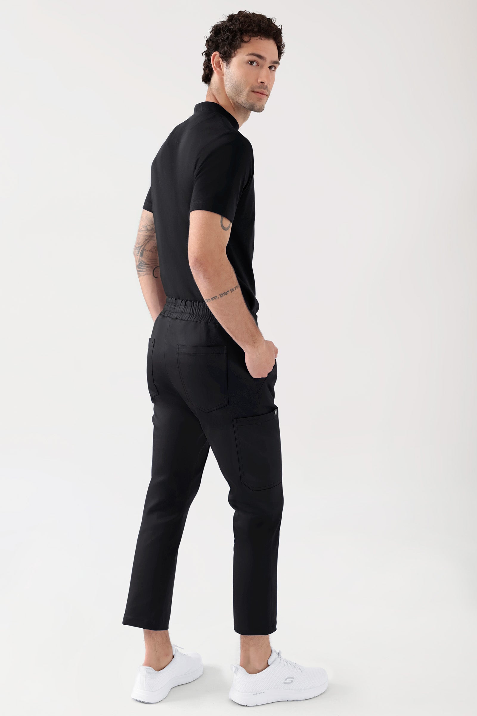COMFY FLEX Stretch broek Unisex - 7/8 Lengte zwart, Achterzijde view Het model is 188 cm lang en draagt maat M