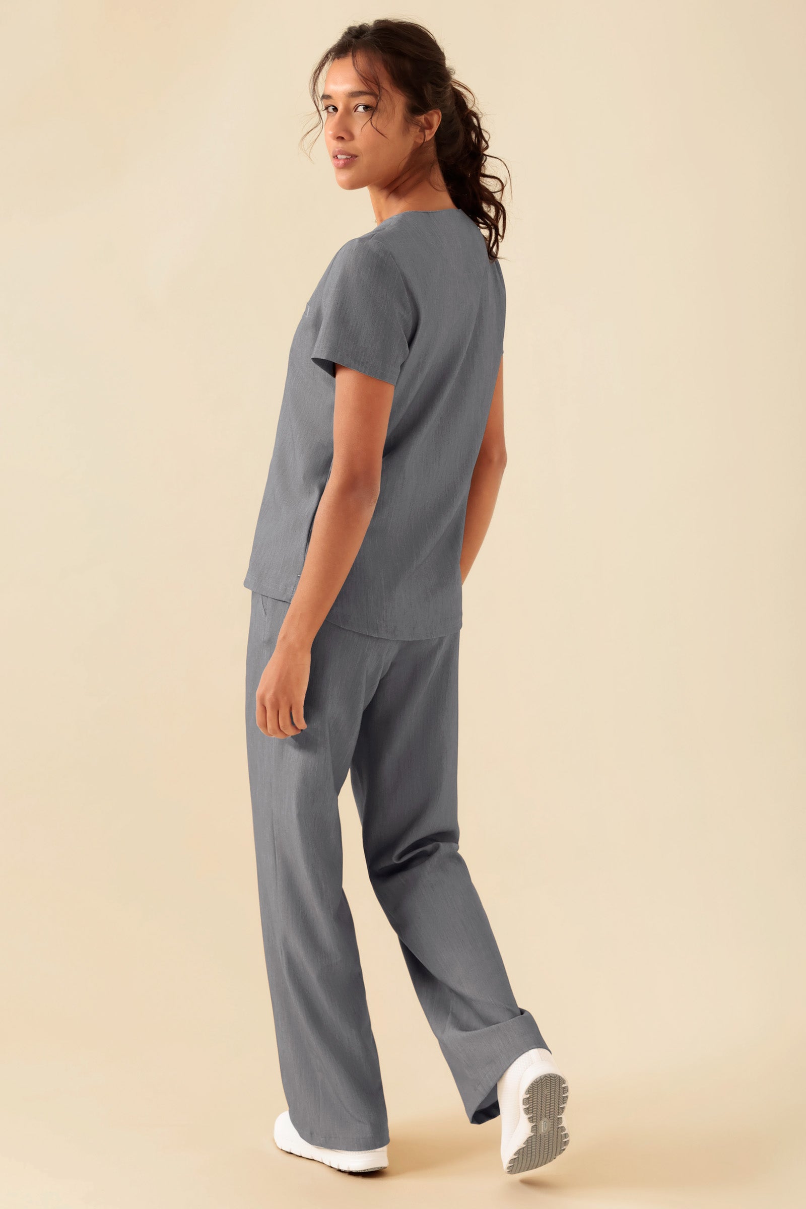 KAERE shirt dames - ronde hals grijs melange, Achterzijde view Het model is 176 cm lang en draagt maat S
