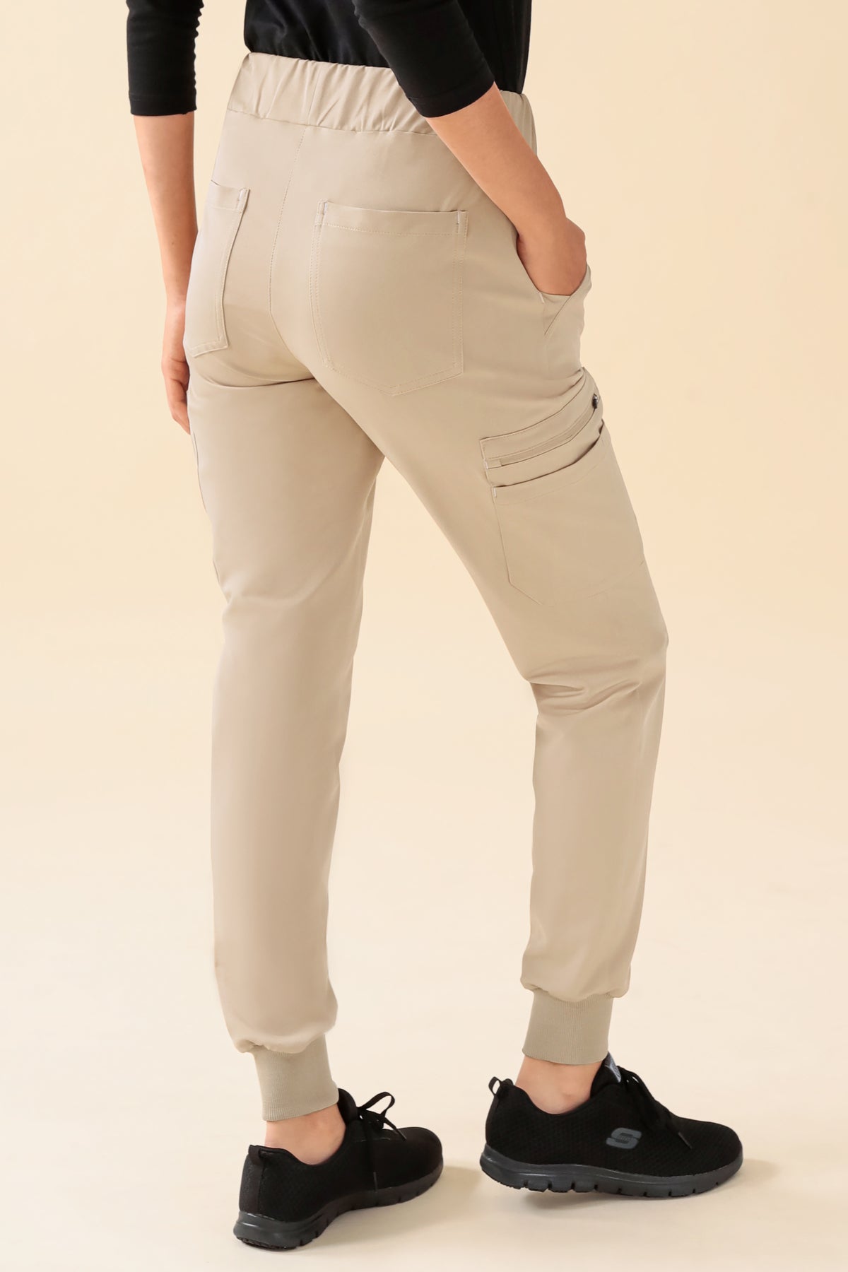 KAERE broek dames - zoom met elastische boord en beenzak zand, Achterzijde view 
