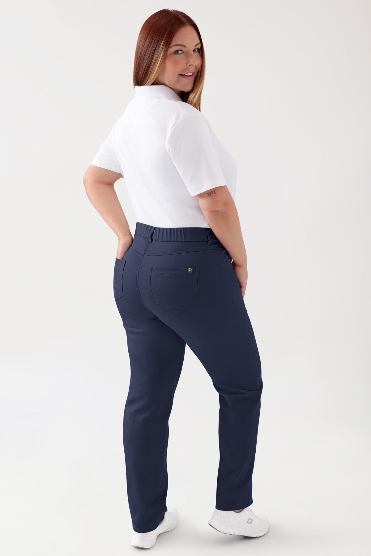 COMFY FLEX 5-pocket broek dames - rechte pijp navy, Voorzijde view Het model is 173 cm lang en draagt maat 46