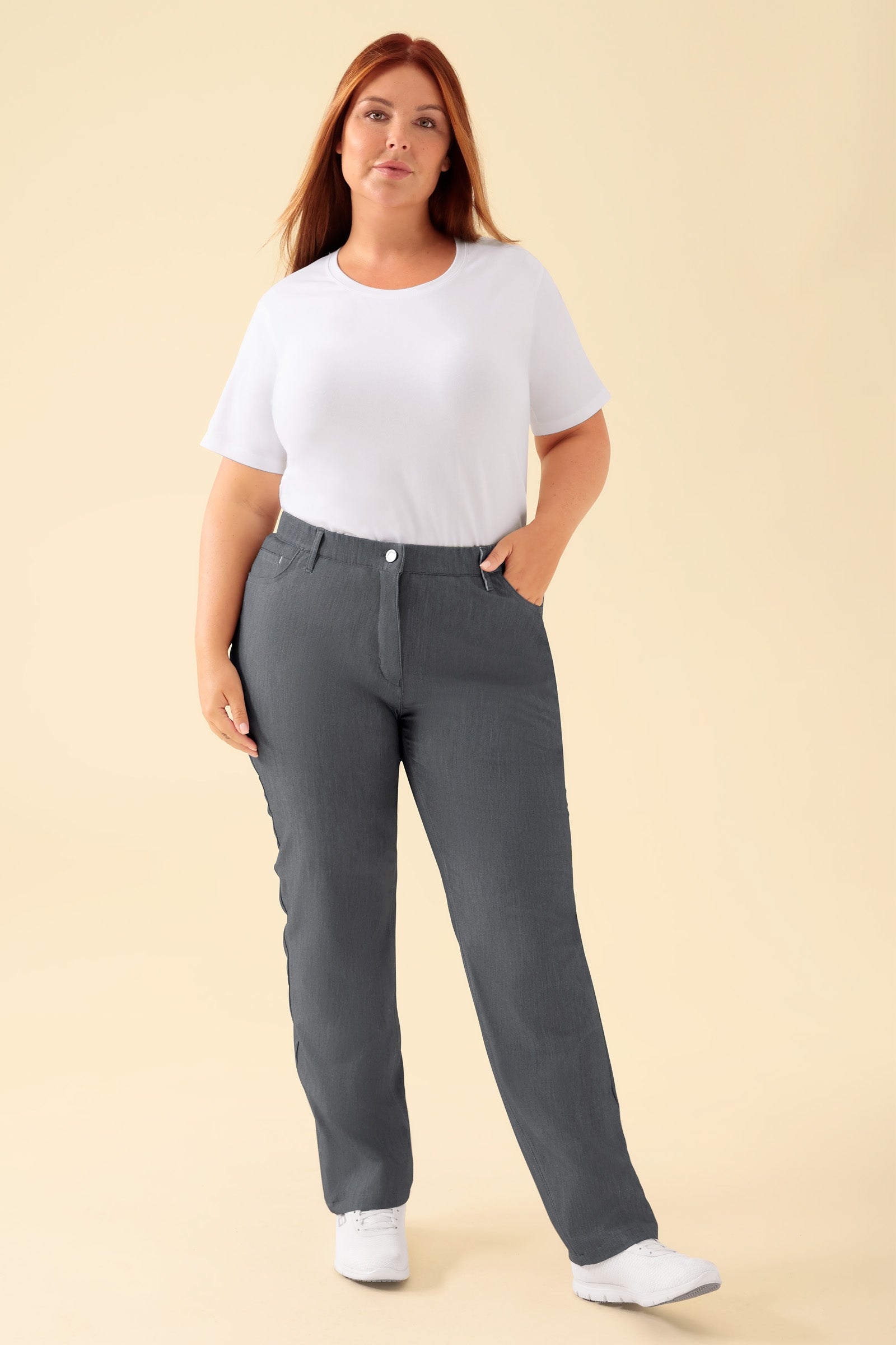 KAERE Damesbroek - 5-pocket donkergrijs melange, Voorzijde view Het model is 173 cm lang en draagt maat XL